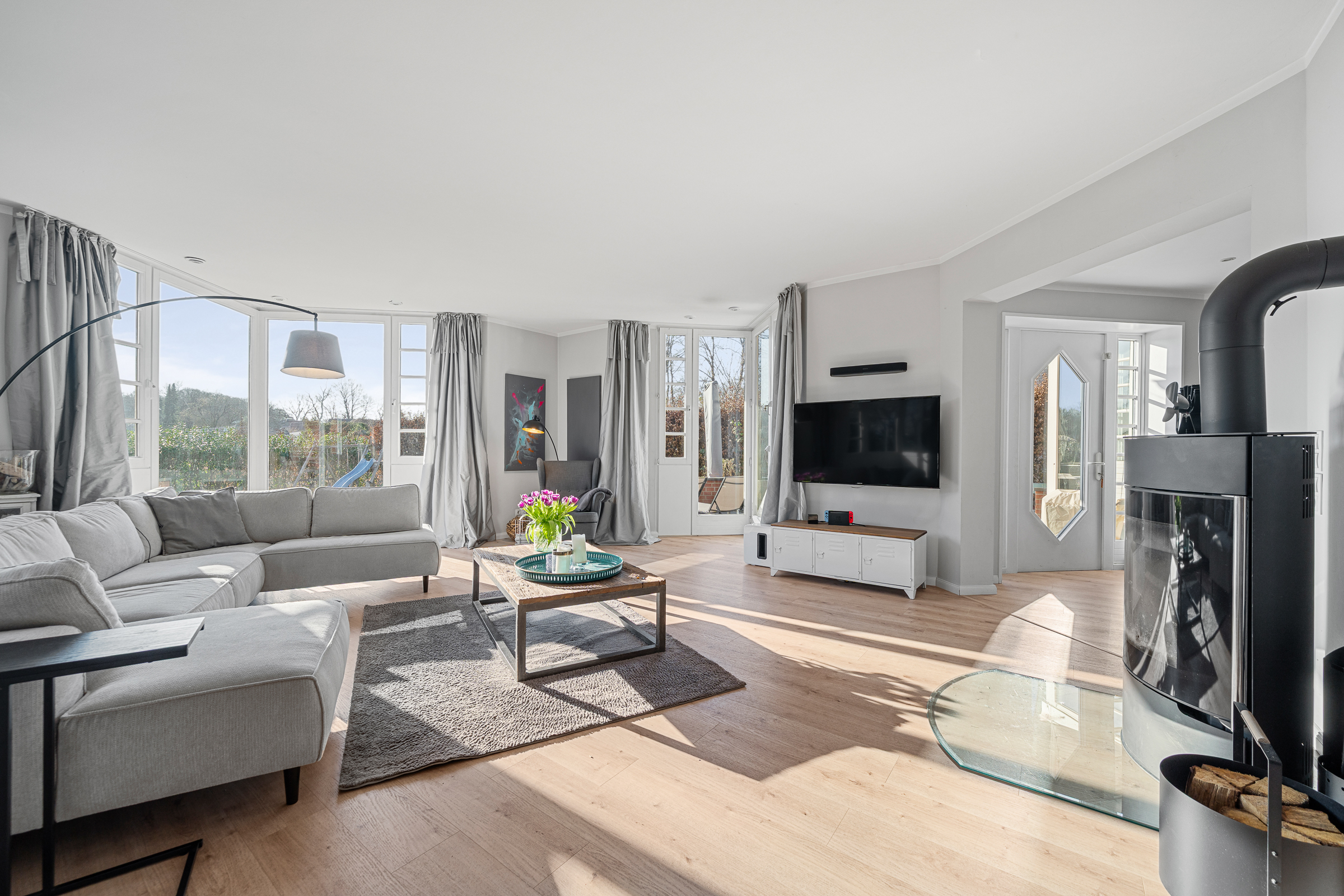 Architektenhaus mit Weitblick direkt angrenzend an Wellingsbüttler Premium-Lage