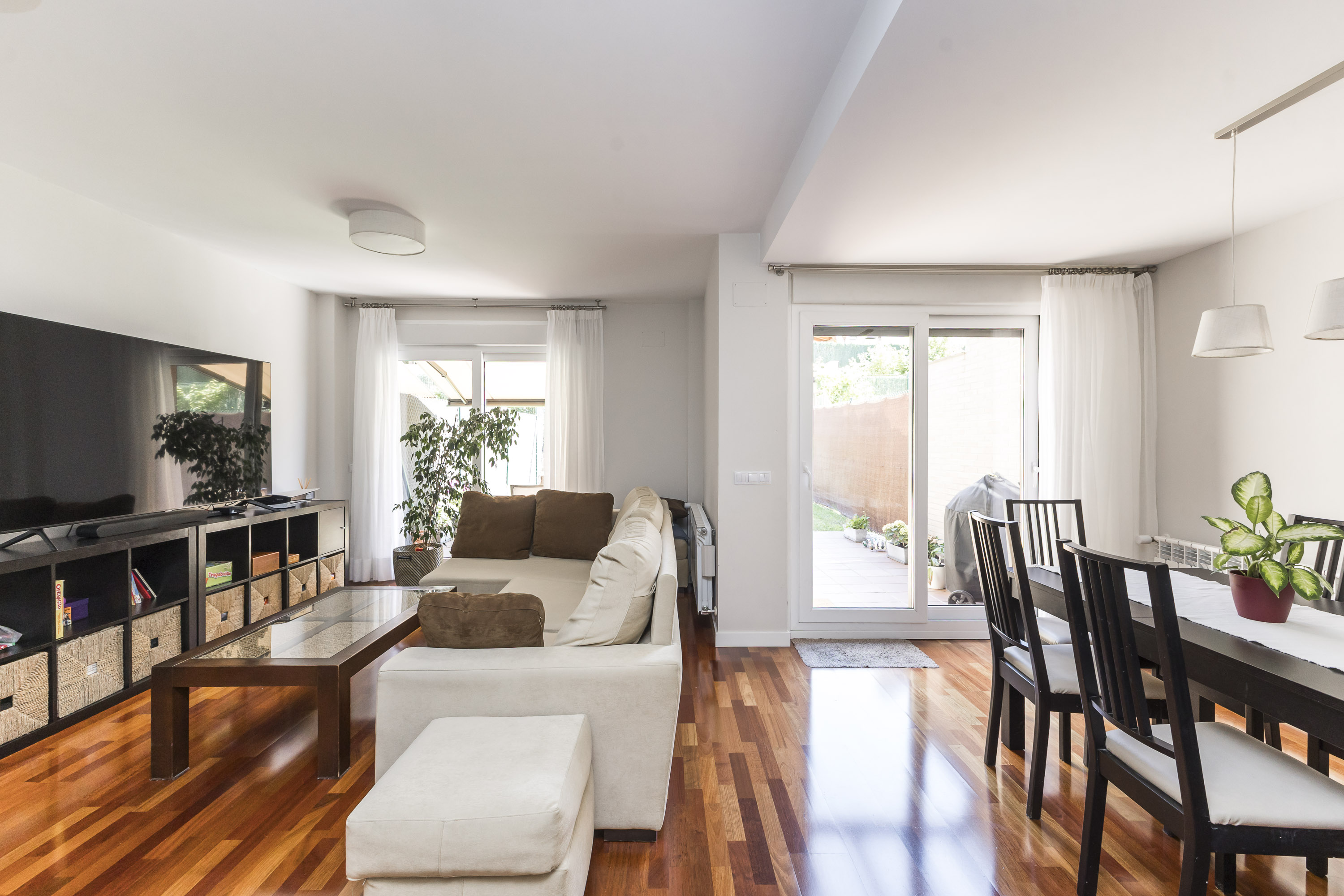 LUXURY TOWNHOUSE: ELEGANCE, COMFORT AND TECHNOLOGY