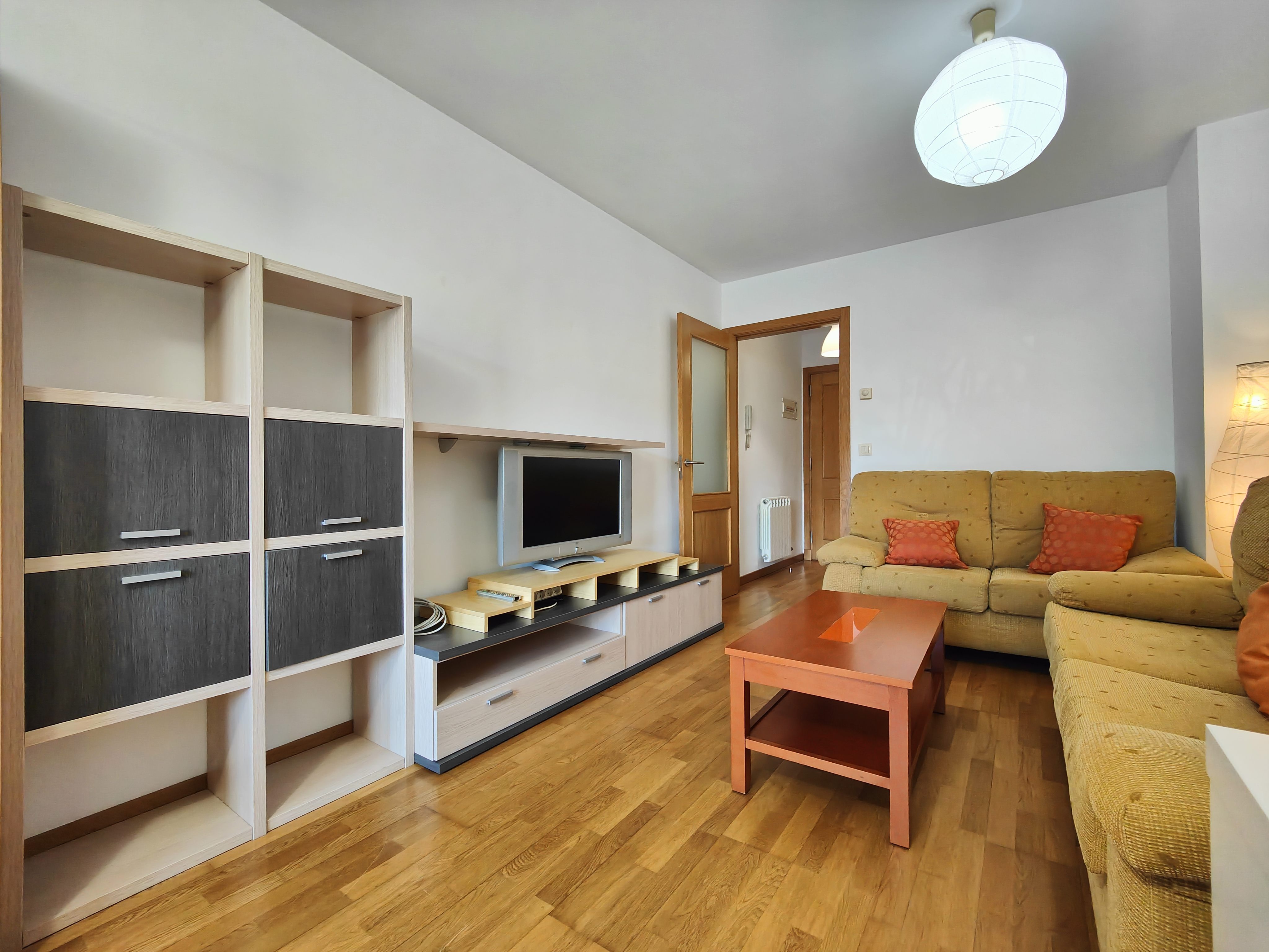 Apartamento de 2 dormitorios con garaje próximo a O Burgo