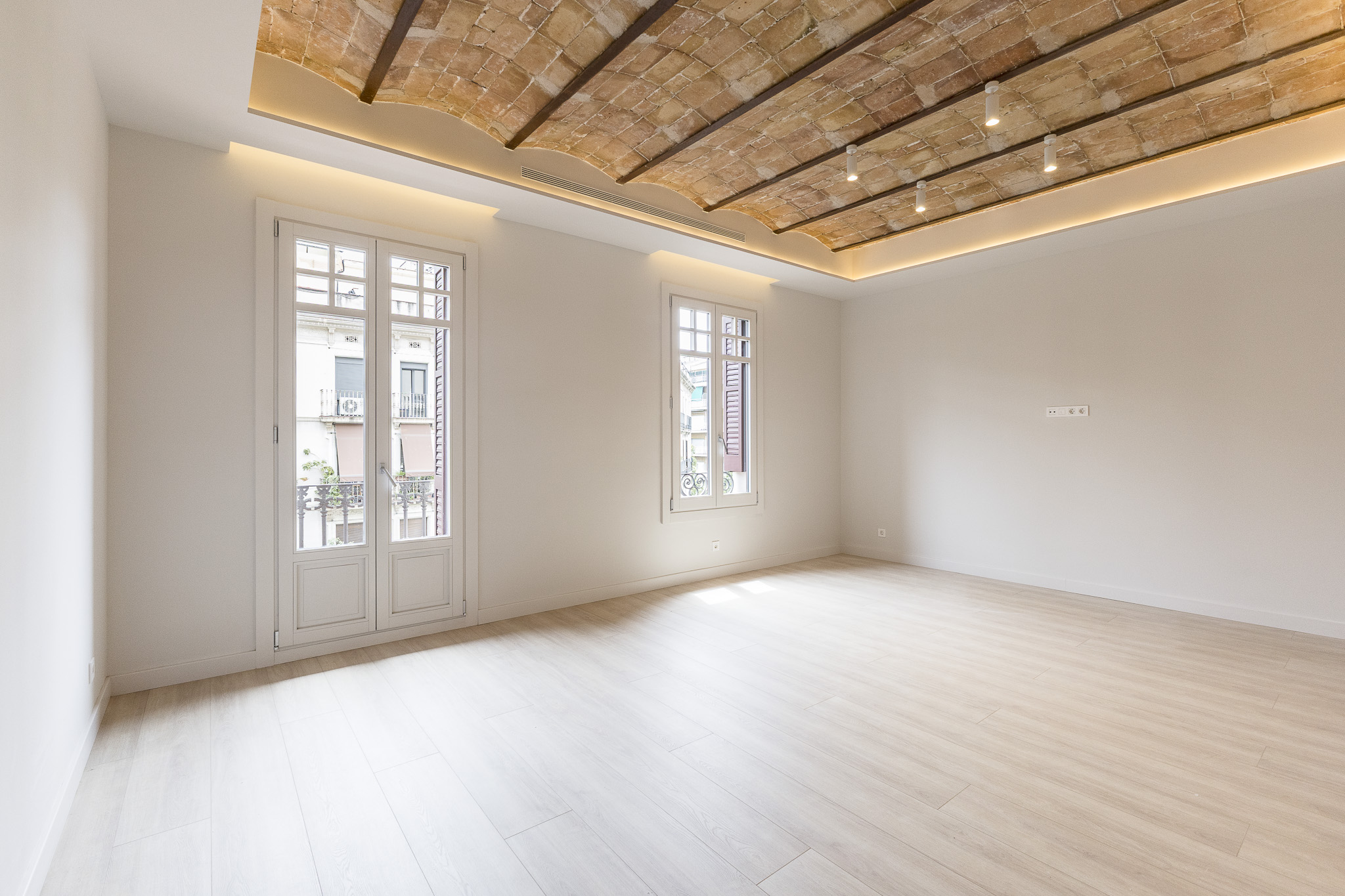 Exclusive property on Consell de Cent