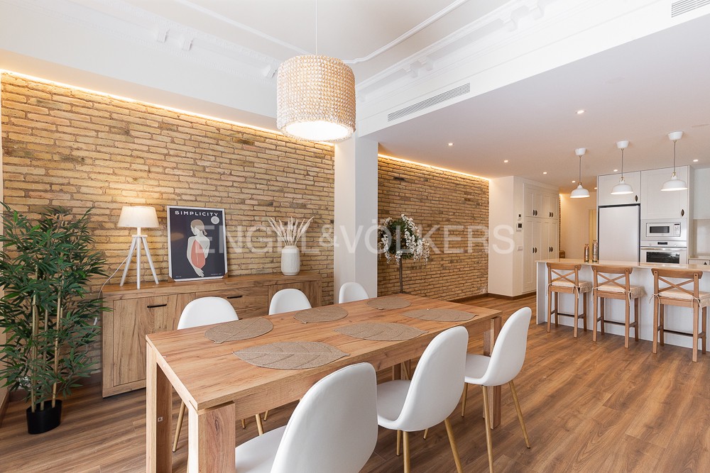 Brand new renovation furnished next to the Central Market
