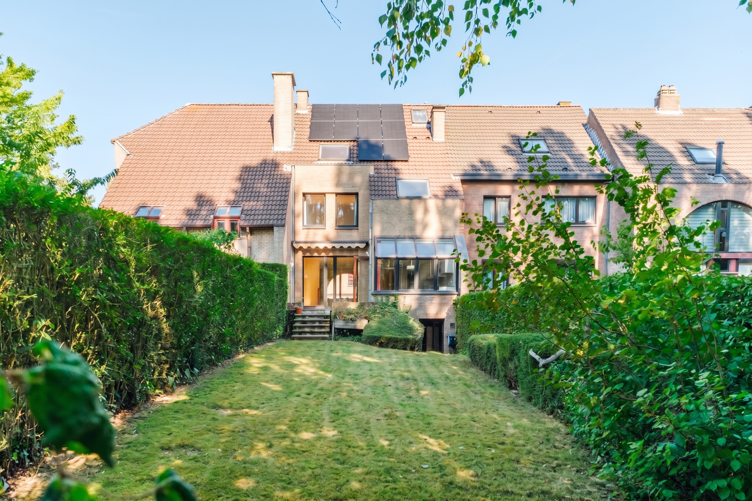 Architect-designed 4-bedroom house in a peaceful, sought-after private enclave