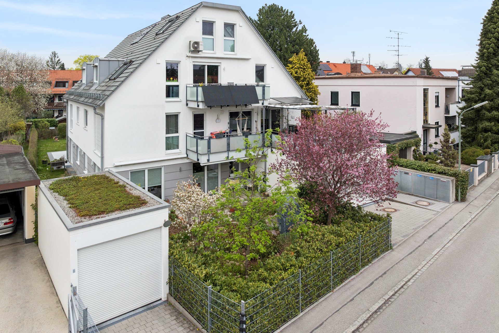 Stylish duplex apartment on a quiet idyllic side street