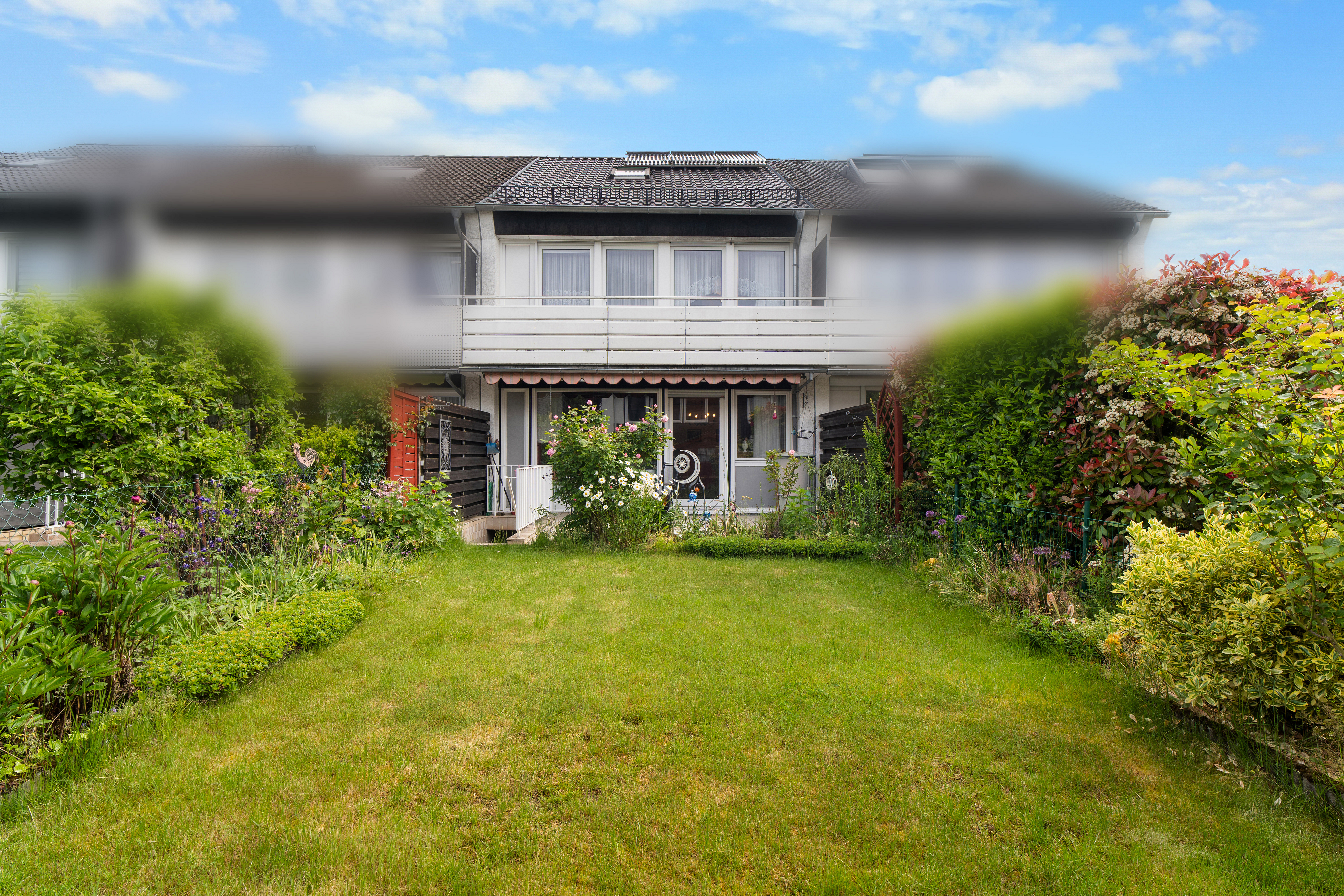 Family-friendly mid-terrace house with garden in a quiet residential area