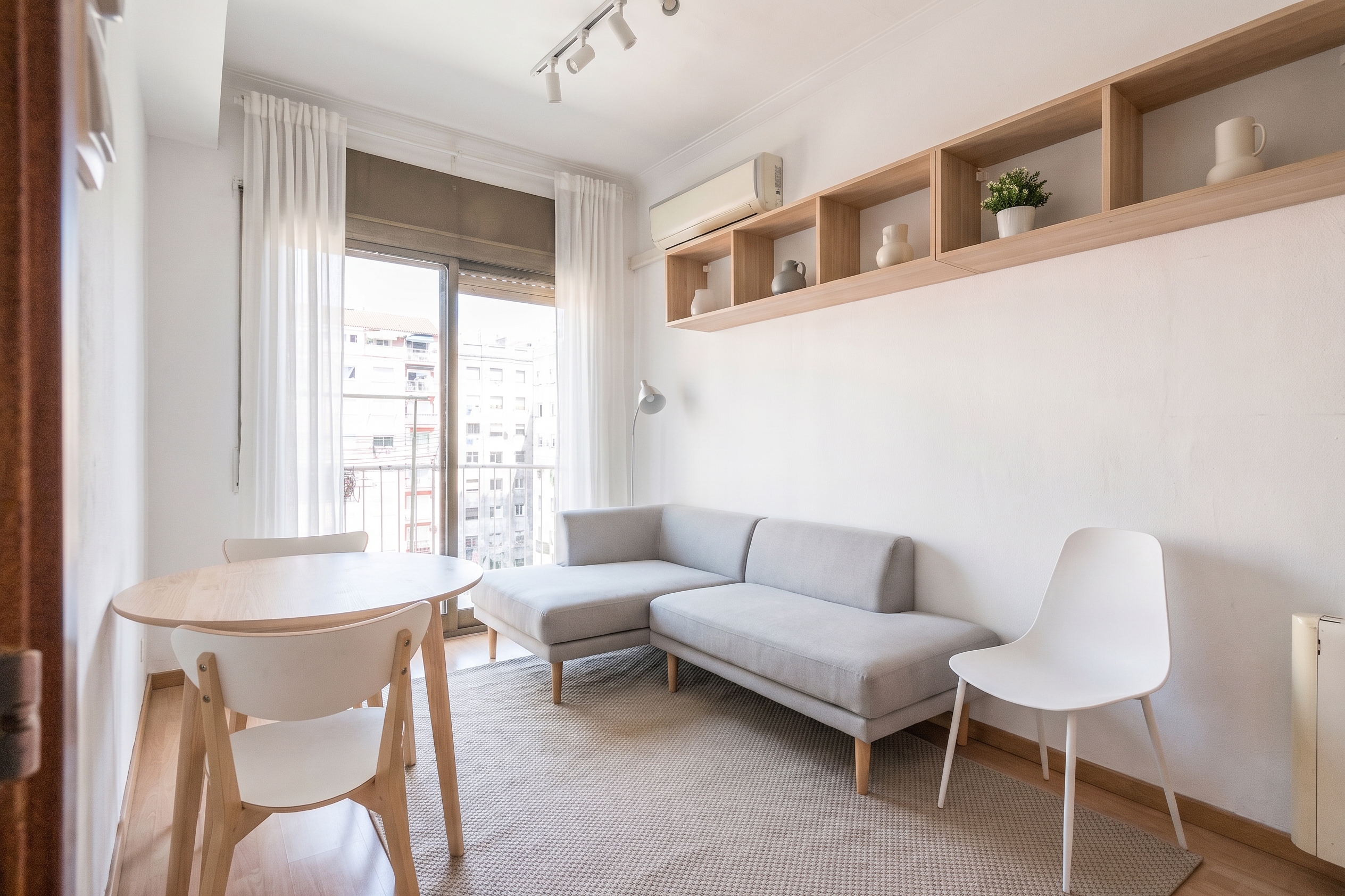 Apartamento de 3 dormitorios con balcón cerca de la Sagrada Familia