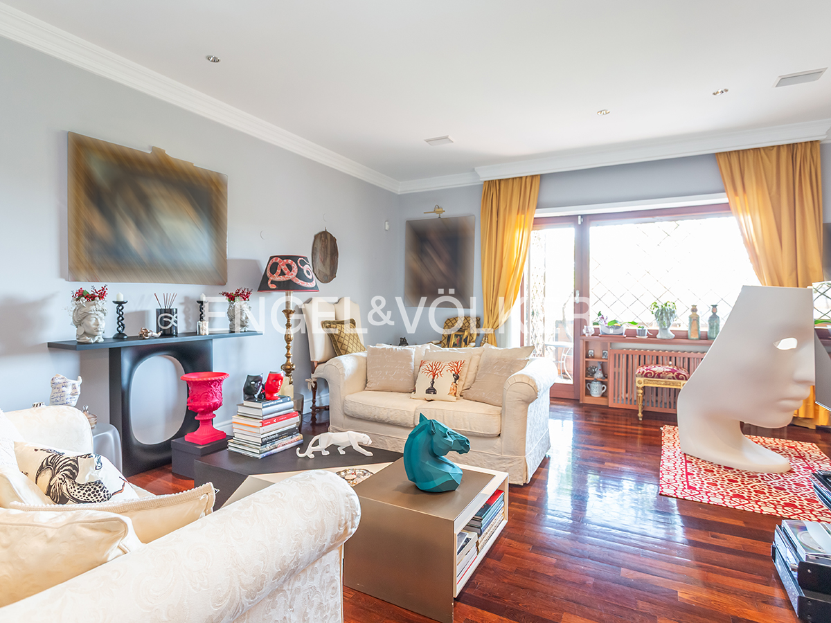 Beautifully renovated four-room apartment on Via della Camilluccia