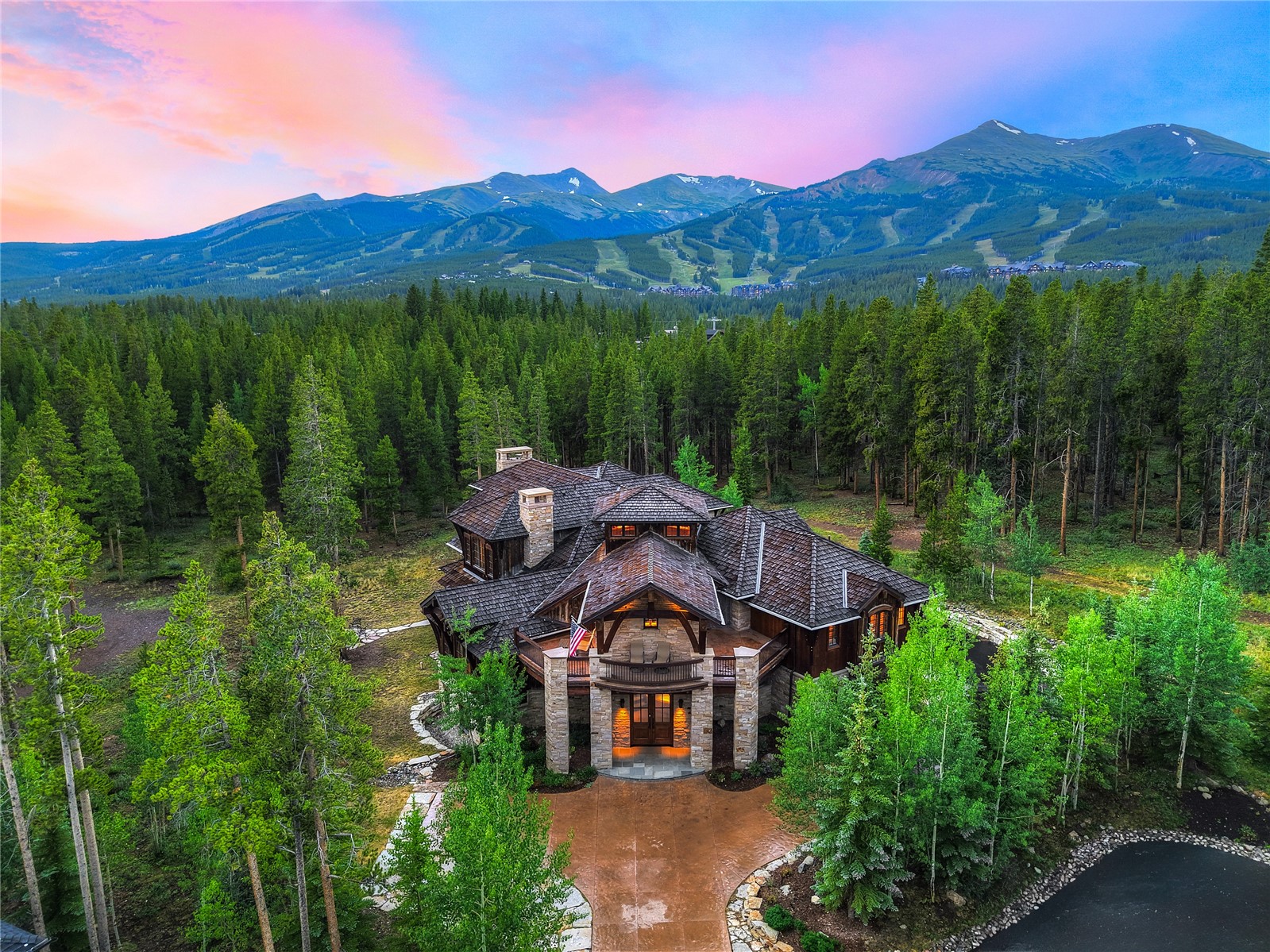 Ultra Luxury Shock Hill Estate with Gondola Access
