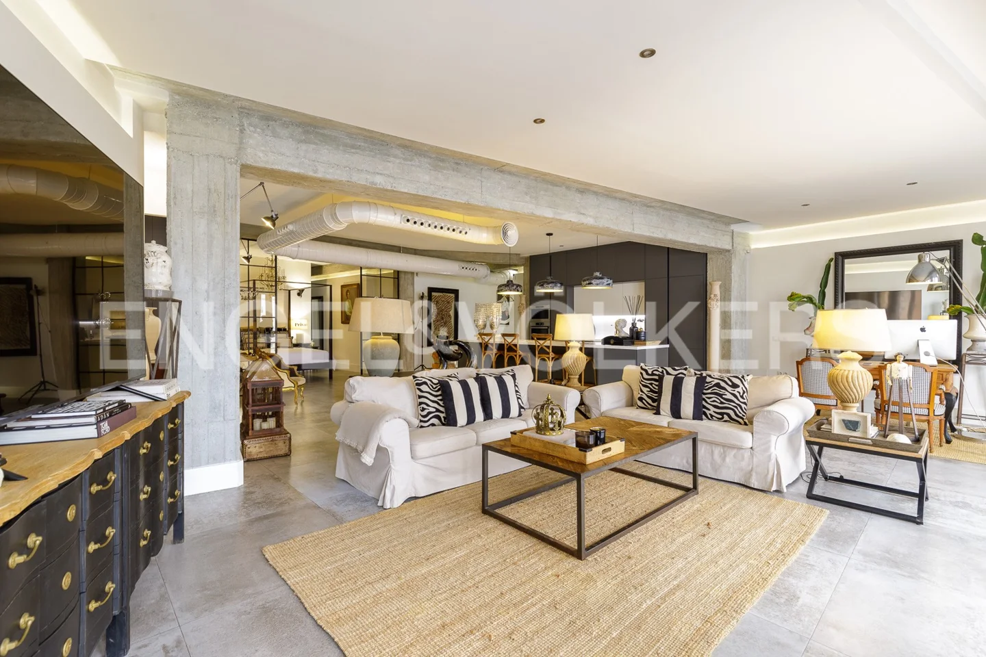Spectacular luxury loft in the historic centre