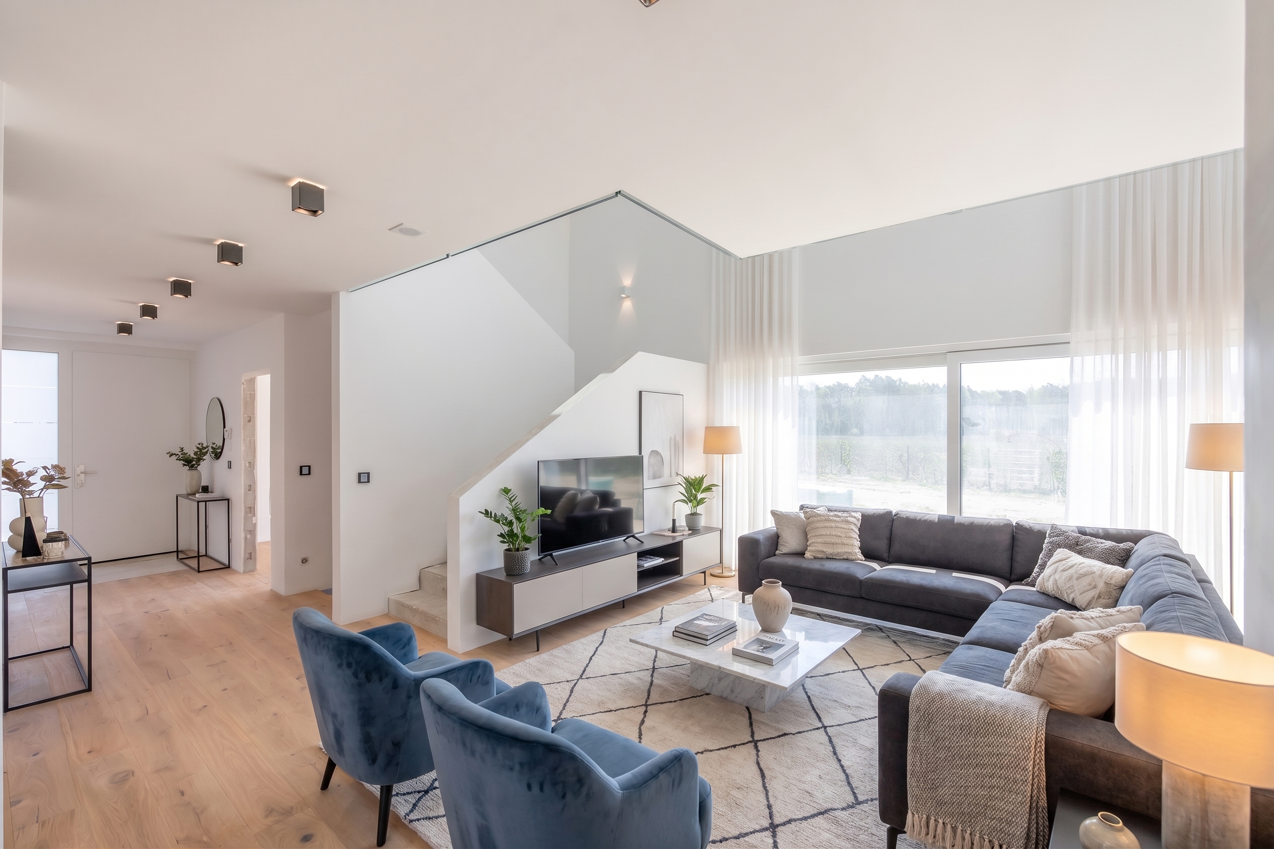 Licht. Raum. Architektur. – Außergewöhnlicher Designer-Neubau mit Weitblick