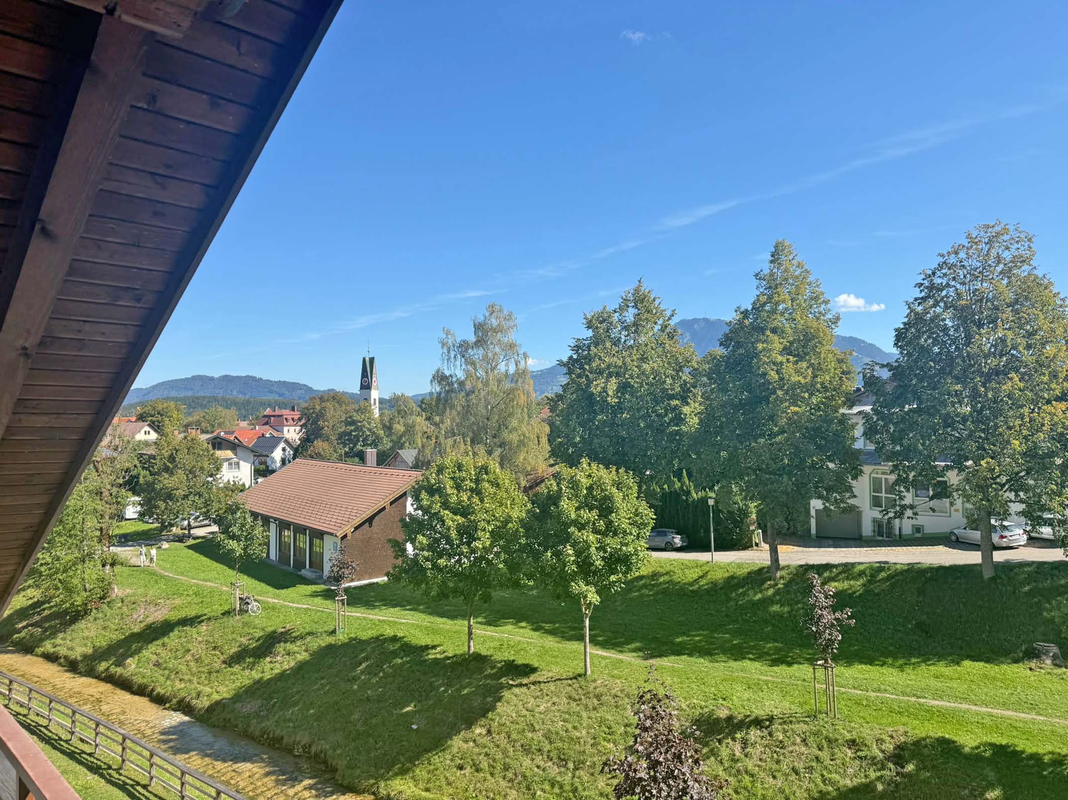 Bergblick trifft Wohnkomfort – Großzügige Dachgeschosswohnung mit besonderem Flair