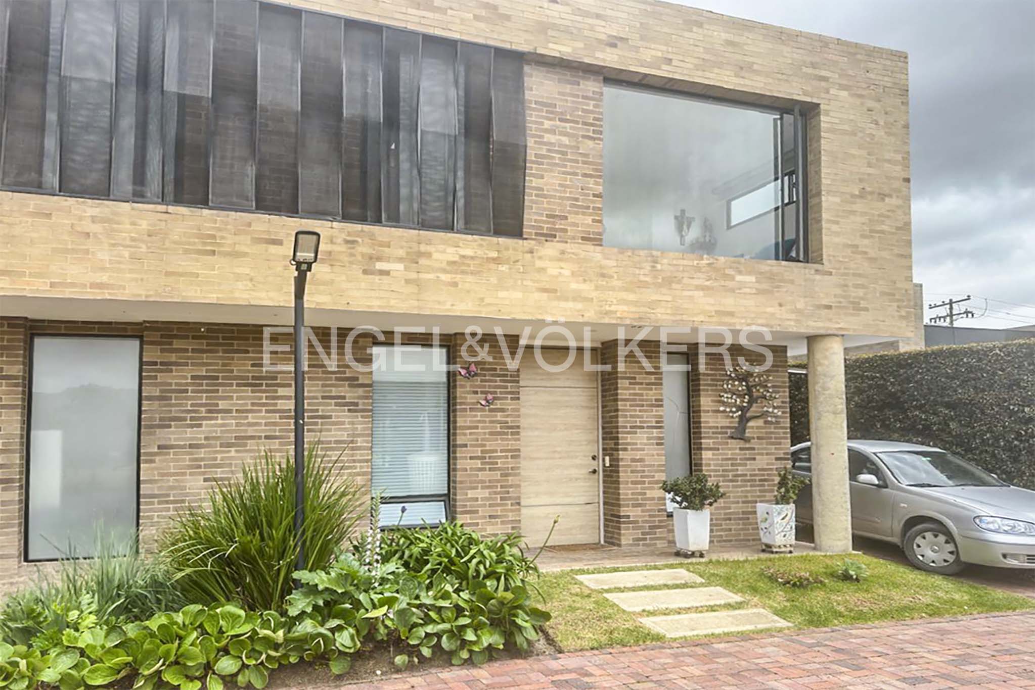 Moderna casa para venta en conjunto cerrado en Chía