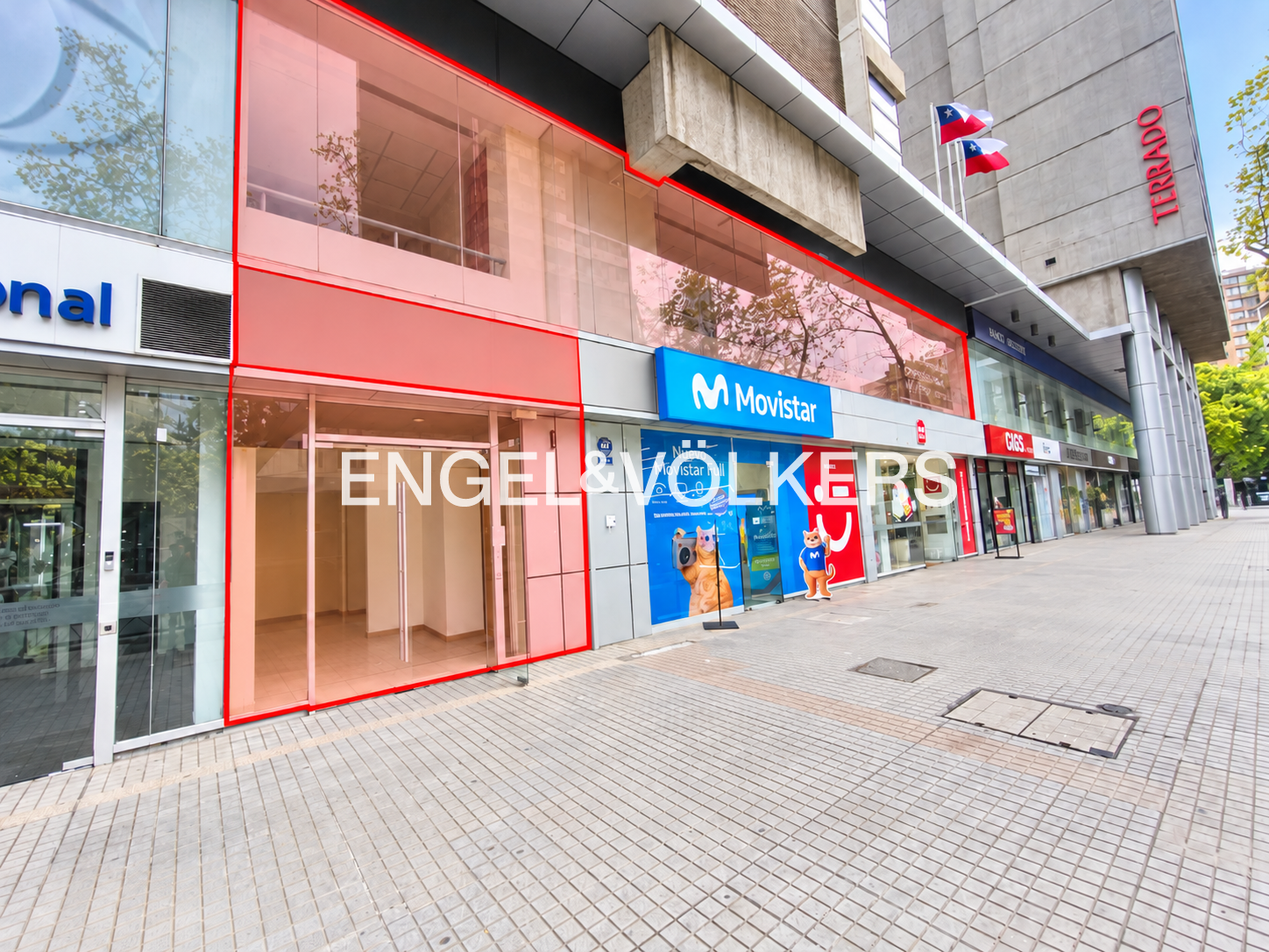Local comercial de 528 m2 en Providencia, sector Metro Los Leones