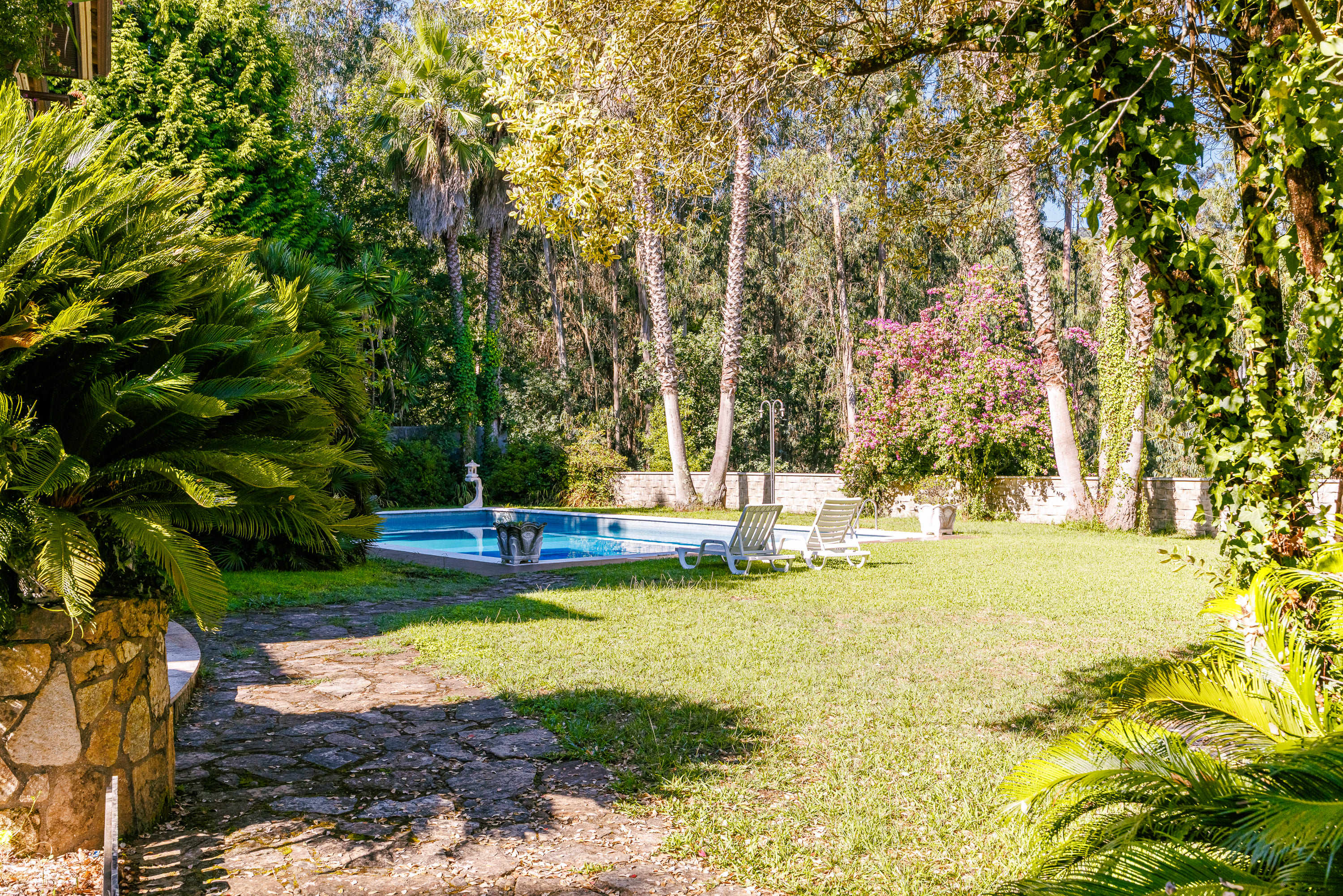 Villa de piedra con jardines en Gondomar
