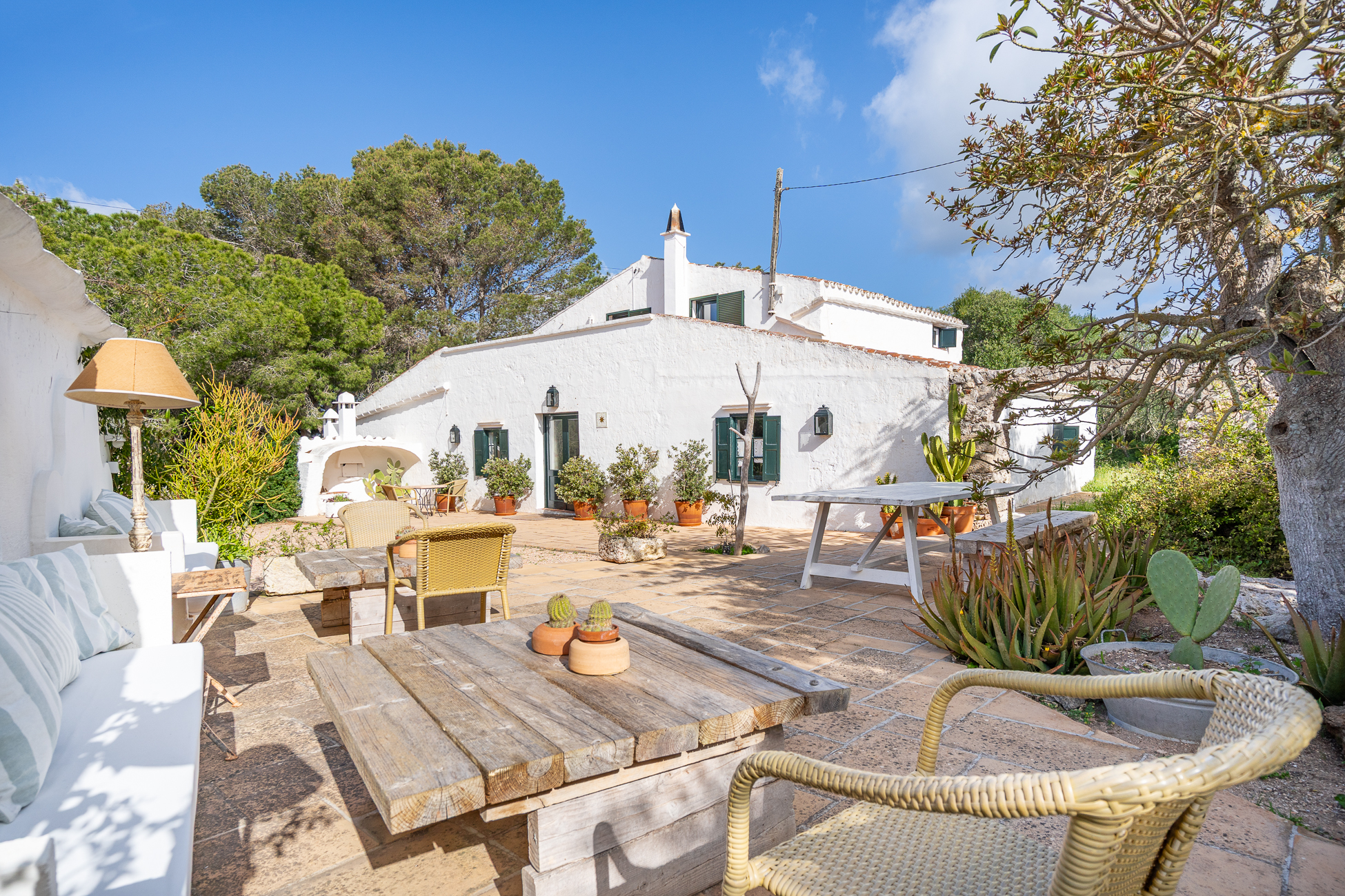 Encantadora casa de camp menorquina tradicional amb piscina i una gran extensió de terreny, Menorca
