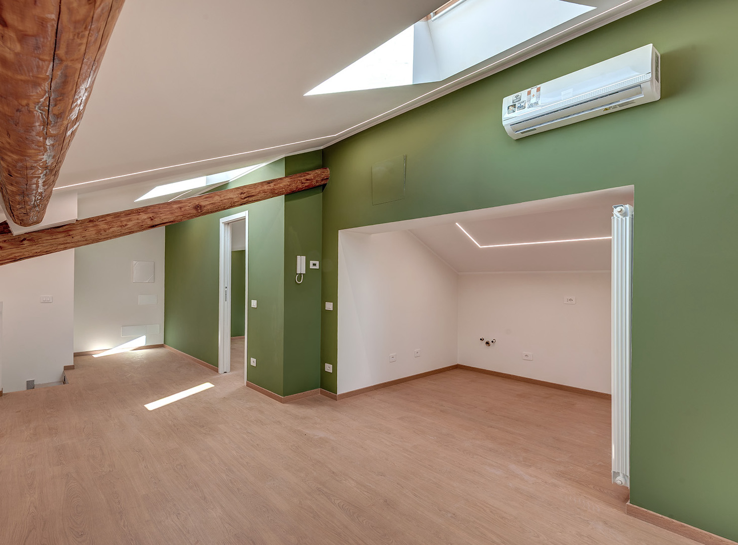 Elegantes, neu erbautes Penthouse-Apartment, hell und mit Panoramablick