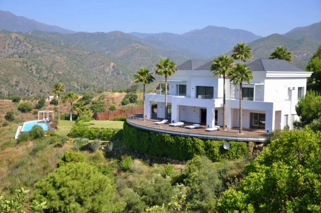 Moderne Designer Villa mit Aussicht auf das Meer