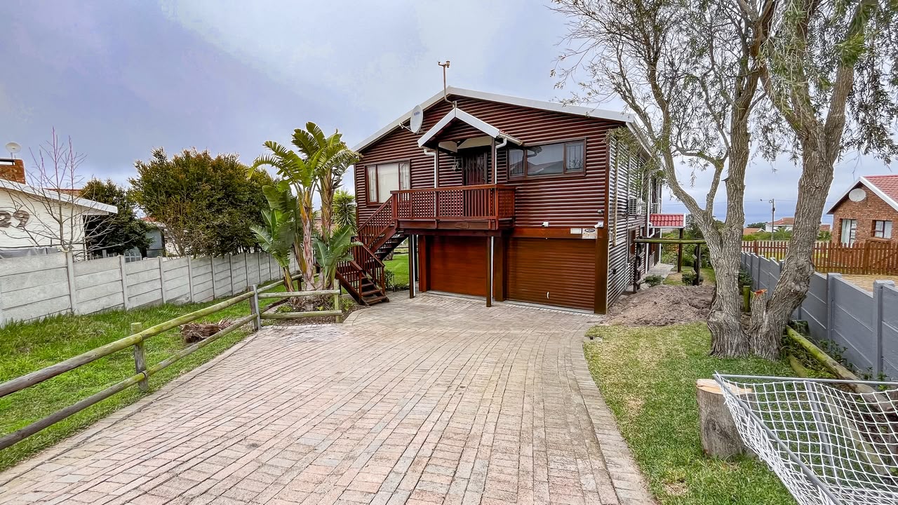 Charming 2-Bedroom Garden Cottage