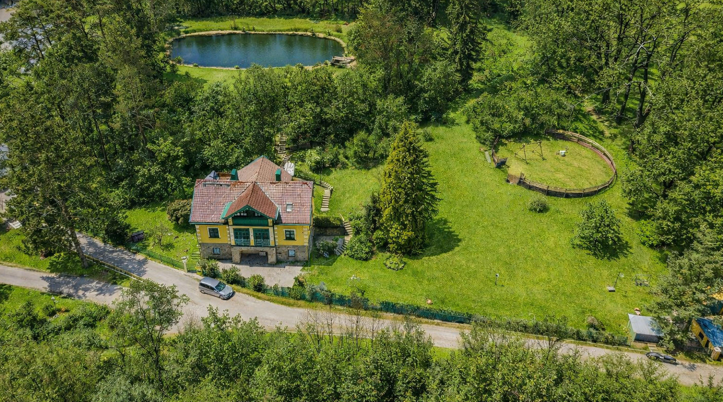 Top-modernized Art Nouveau villa! Dream property! Just 15 minutes from Vienna!