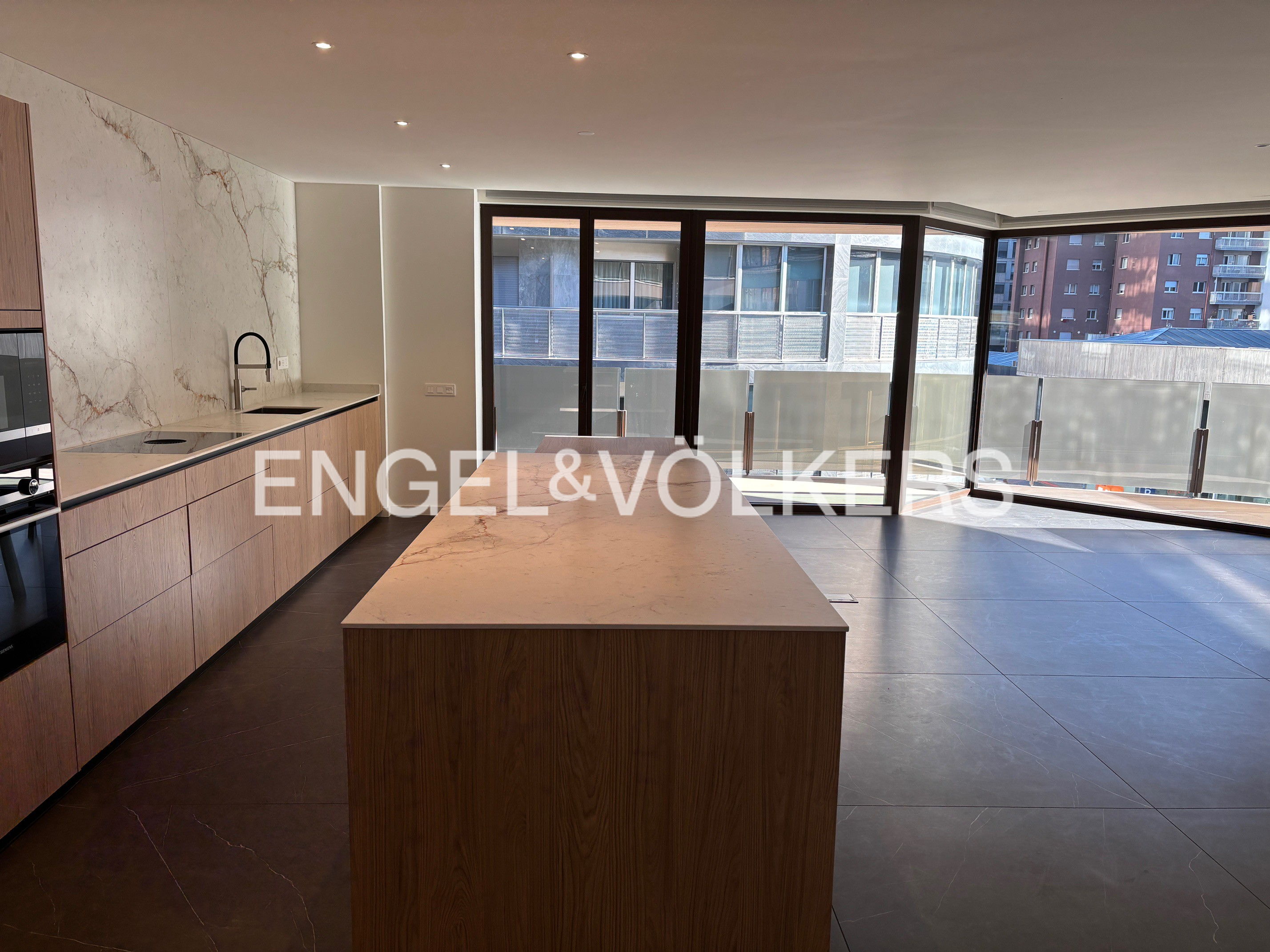 Exceptional brand-new 3-bedroom apartment in the heart of the city.