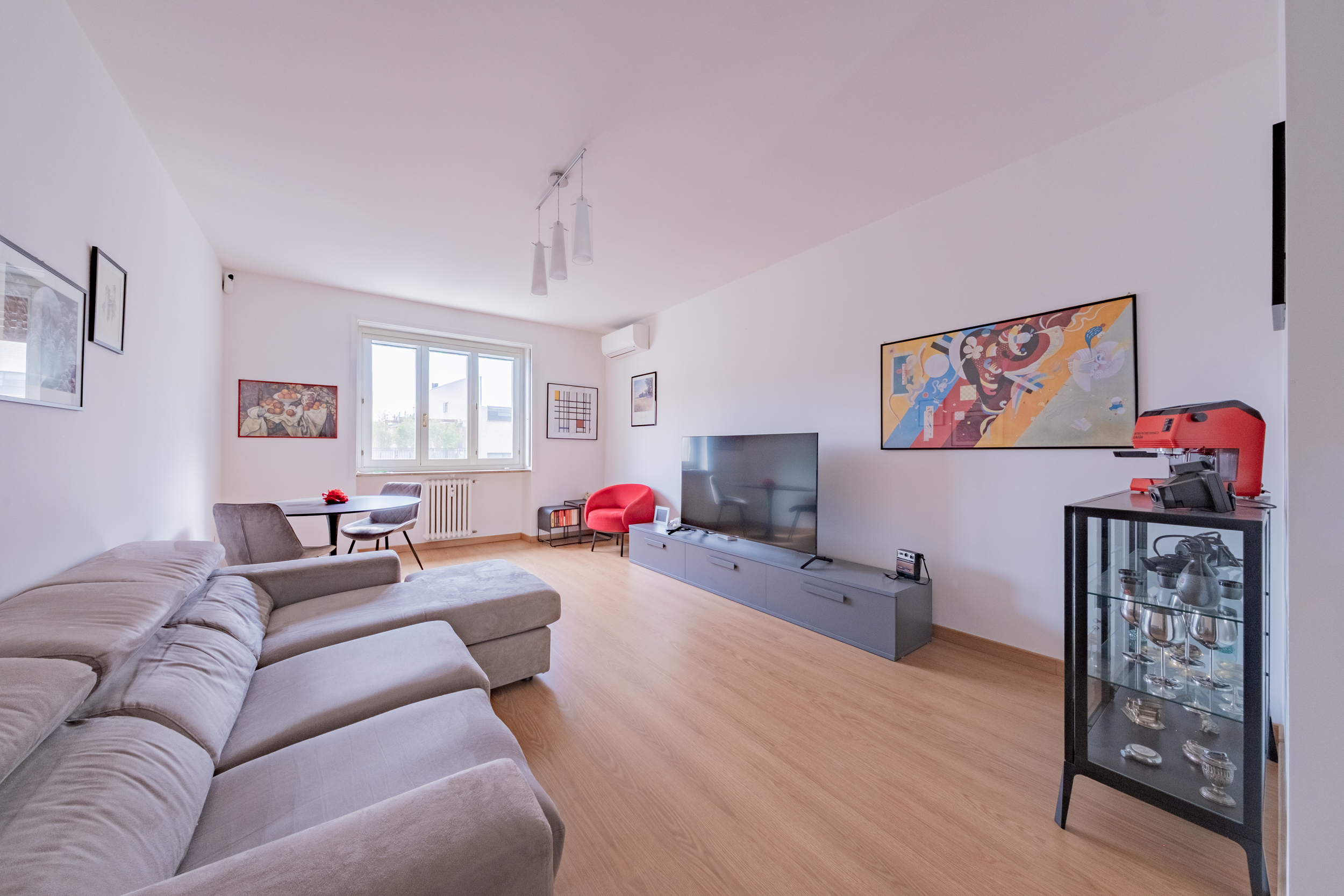 Bright three-room apartment, ready to live