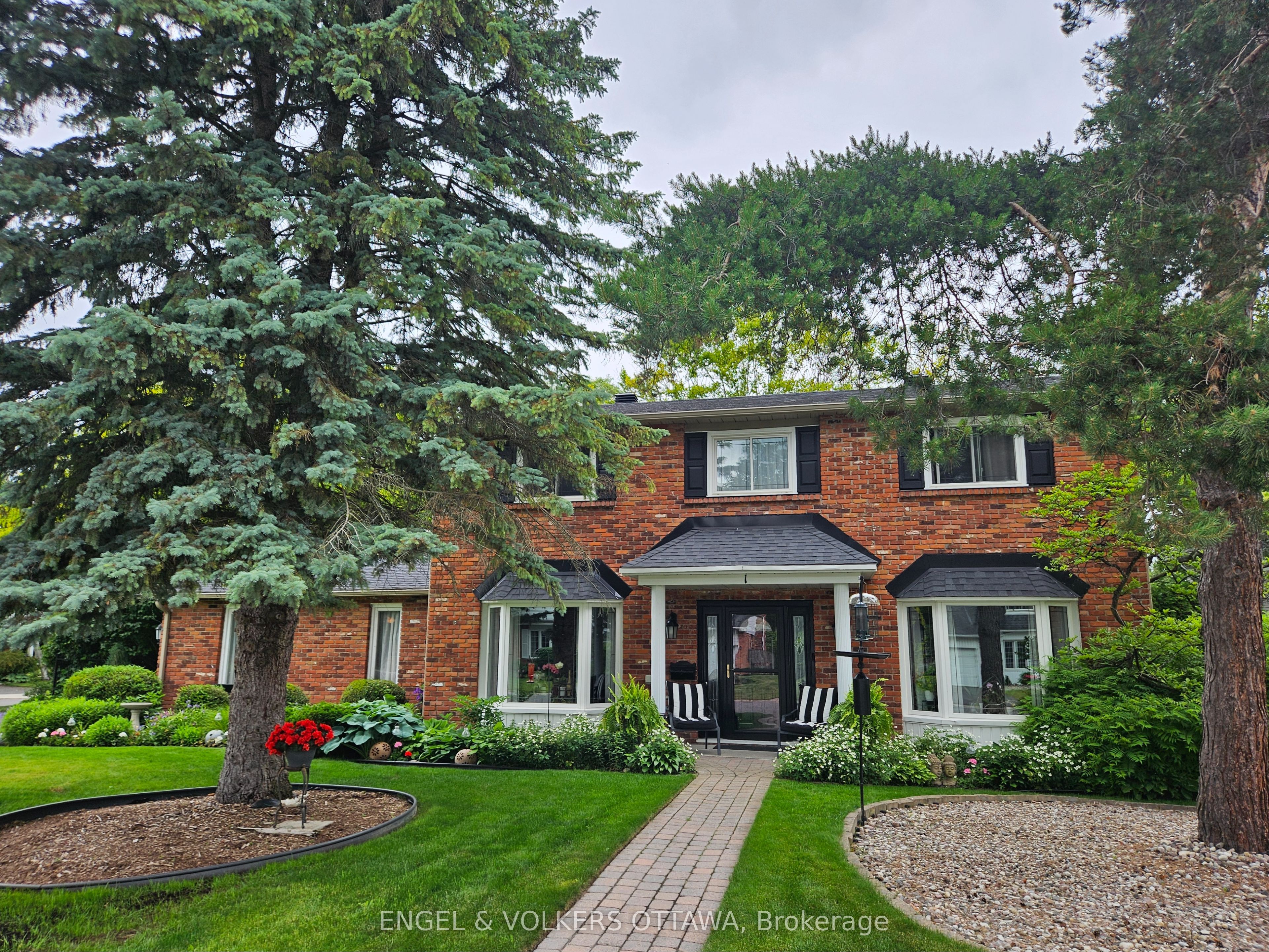 Georgian-Inspired Brick Home in Country Place