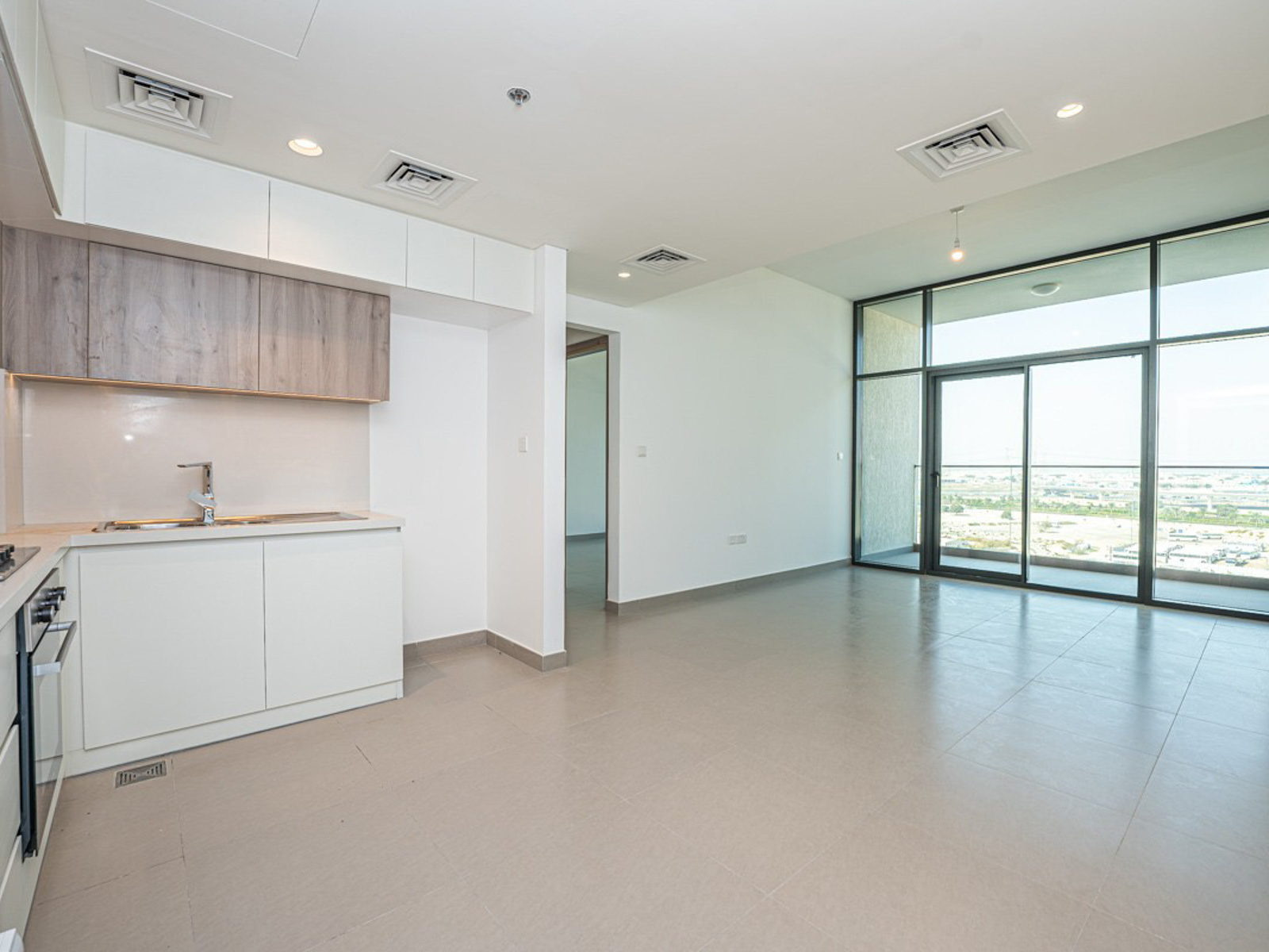 Prime Location | Vacant | Modern