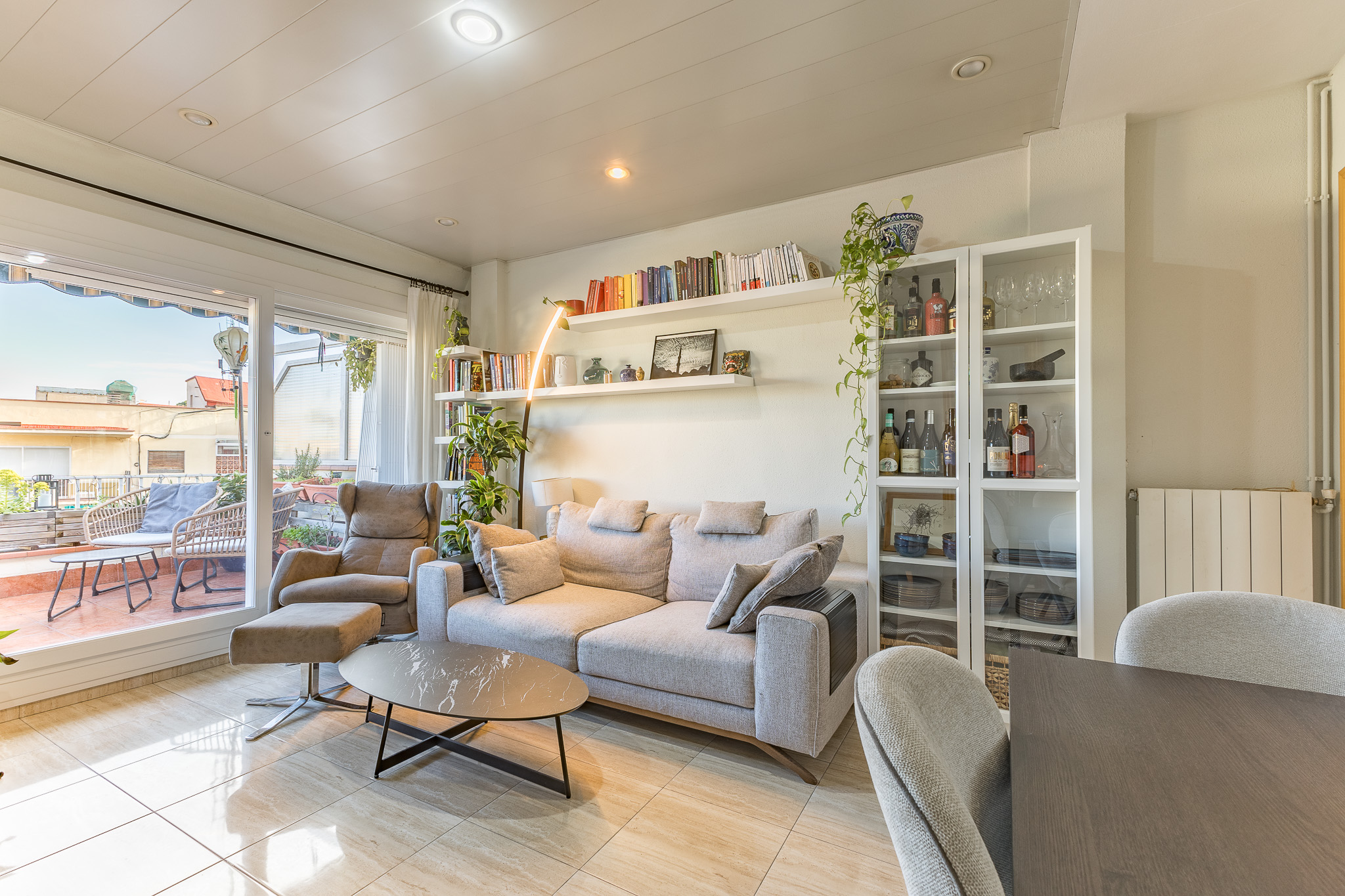Exclusive Penthouse with Mountain Views in Font de la Guatlla, Barcelona: Luxury and Comfort in the Heart of the City
