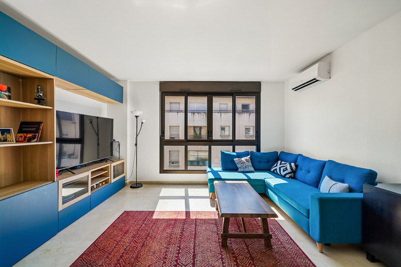 Bright T4 in the heart of the Point du Jour district