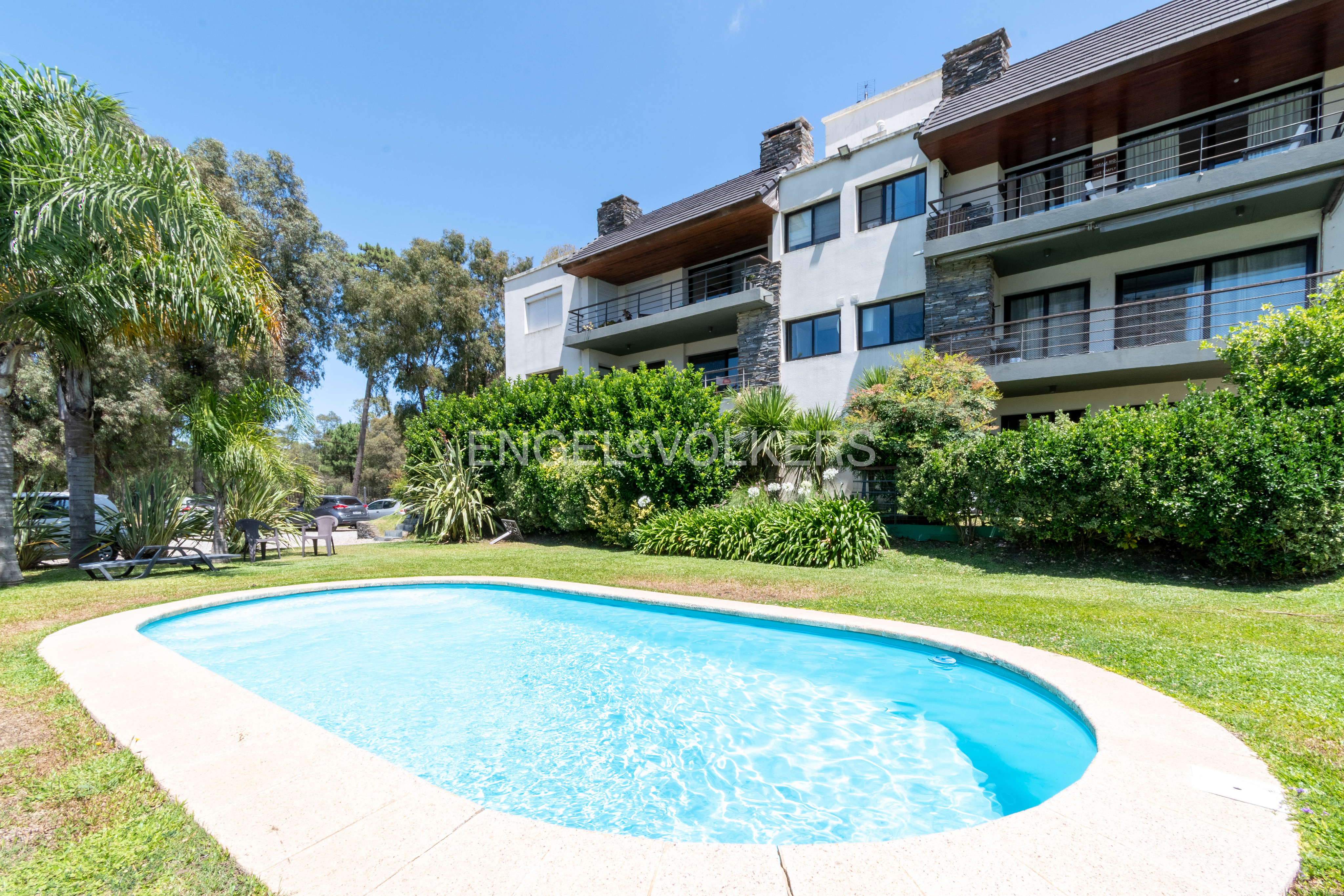 3 bedroom furnished apartment for sale in Carrasco Country