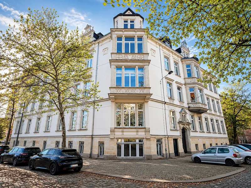 Bezugsfreie Altbauwohnung mit Sauna & Südbalkon in zentraler Leipziger Lage