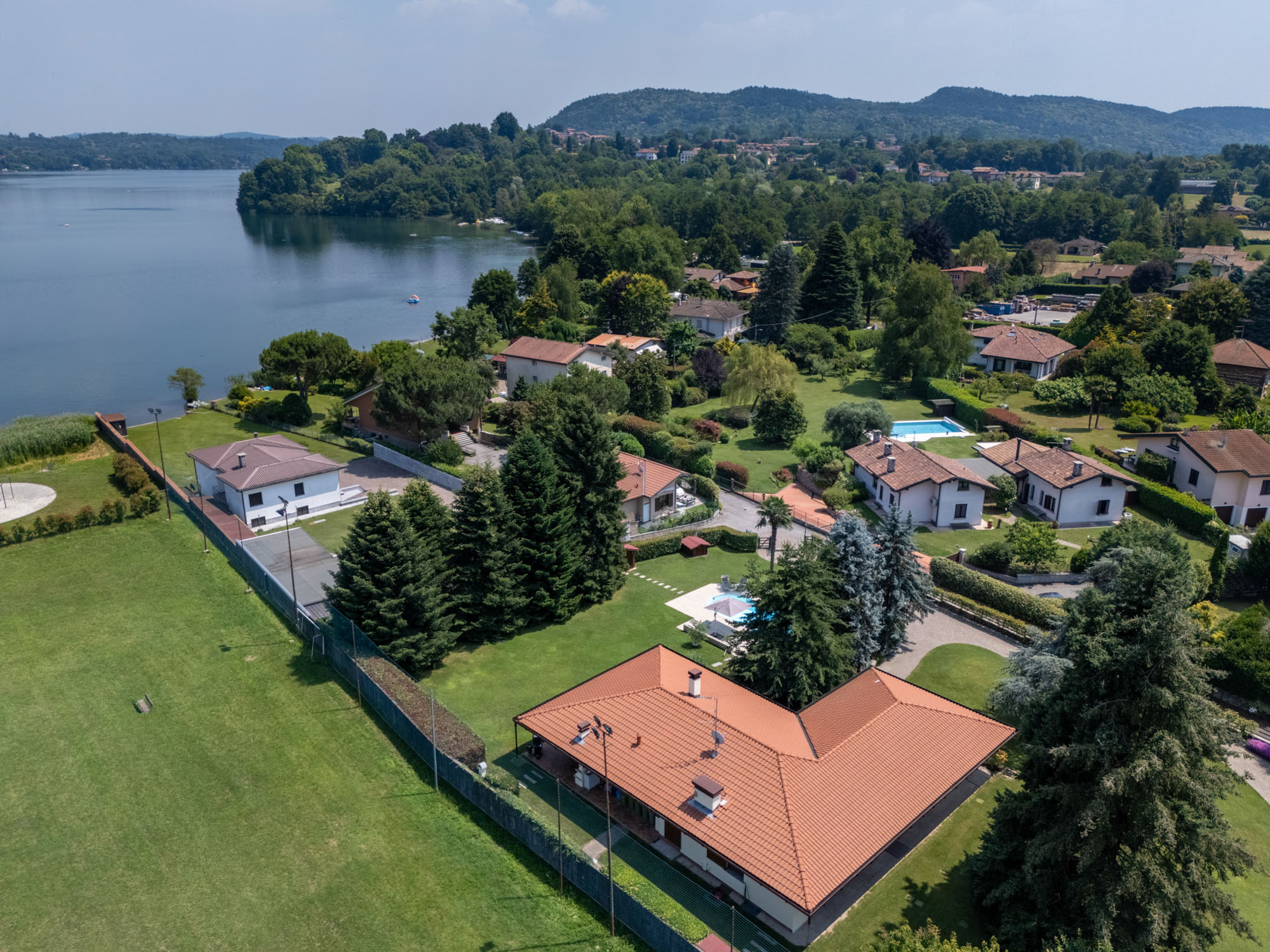 Charmantes Villa mit Pool, nahe am See gelegen