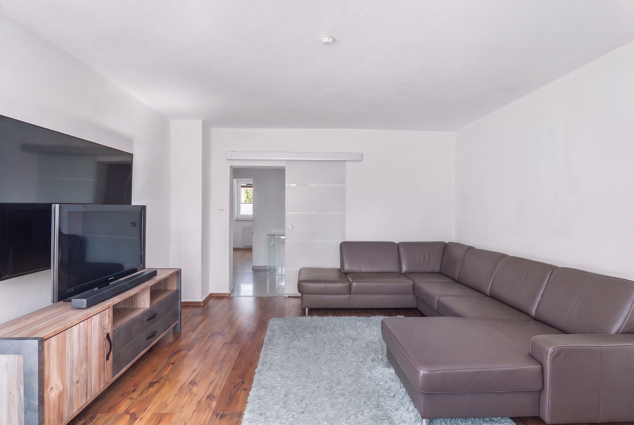 Lichtdurchflutetes Zuhause mit Balkon: Gepflegte Vier-Zimmer-Wohnung in Dreieich