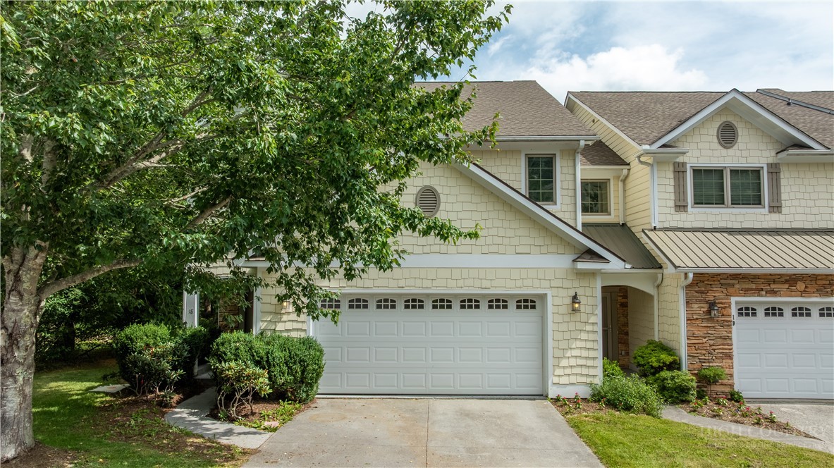 Freshly Updated Townhome in the Heart of Banner Elk