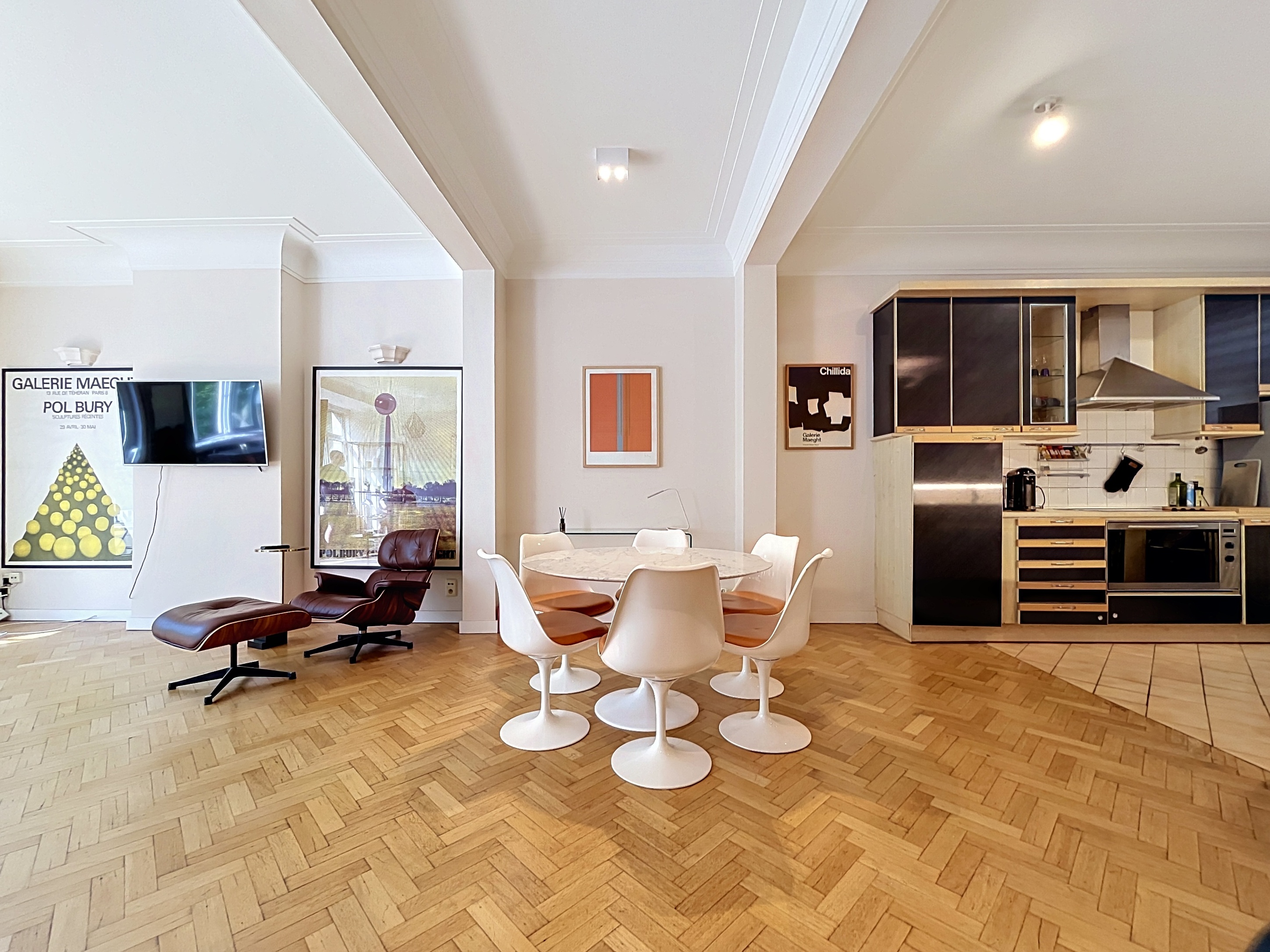 Apartment with Balcony and Terrace on Avenue Louise