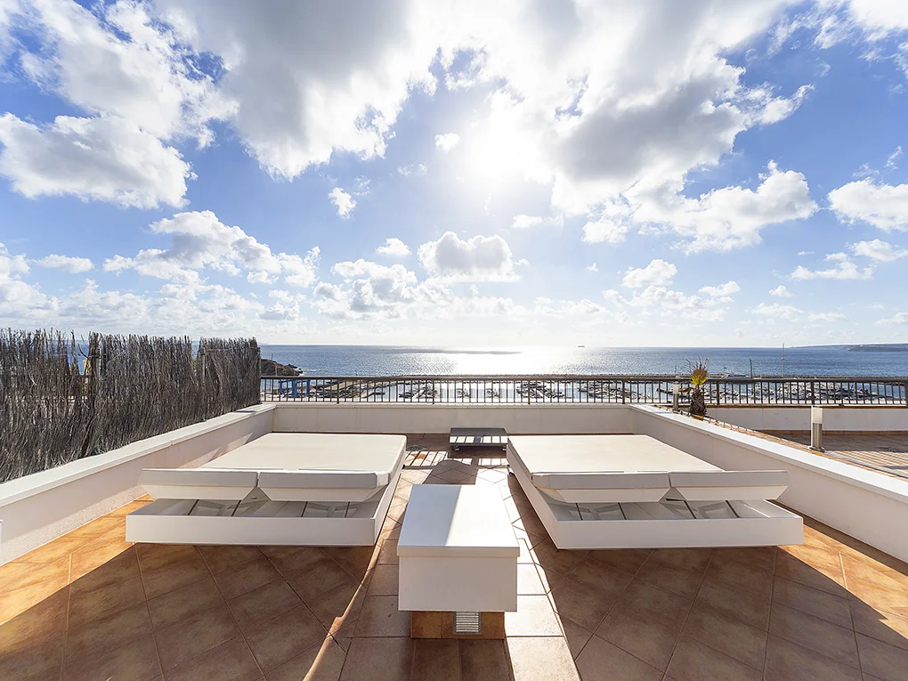 Exclusive sea view flat in a privileged location in Puerto Portals