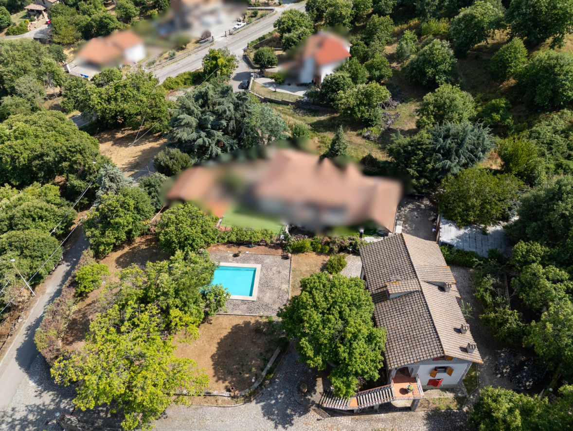Farmhouse with pool and chestnut grove on the slopes of Mount Amiata
