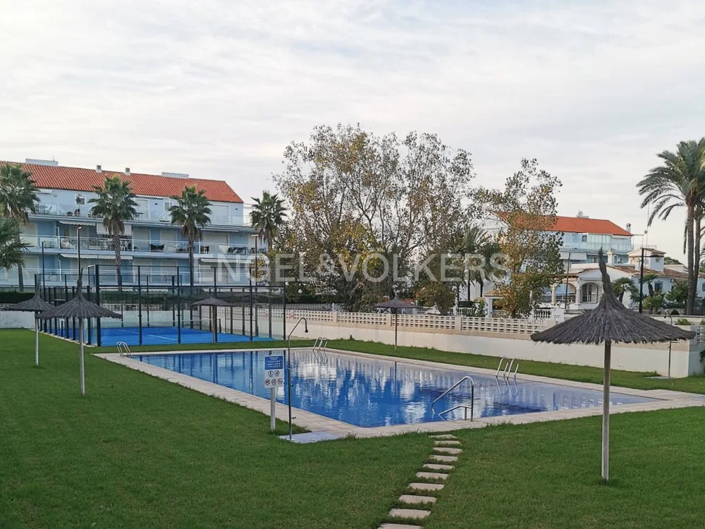 Brand-new apartment with a pool in Dénia