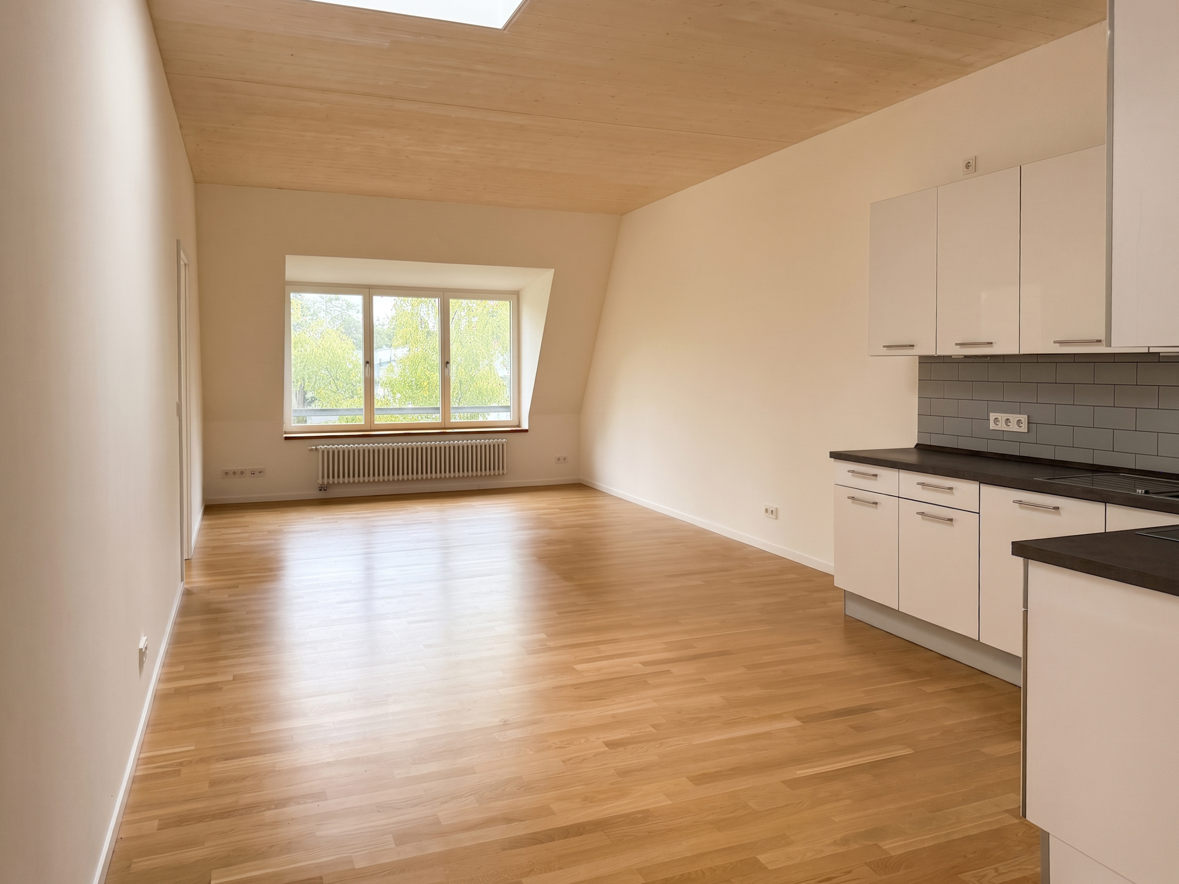 Moderne 3 Zimmer-Dachgeschosswohnung mit Aufdachterrasse