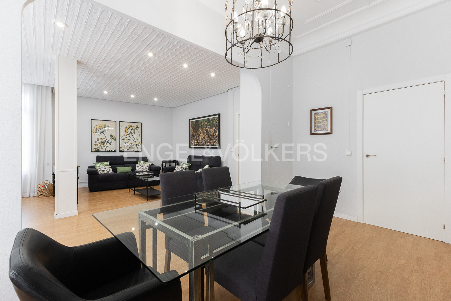 Bright apartment in the heart of the city