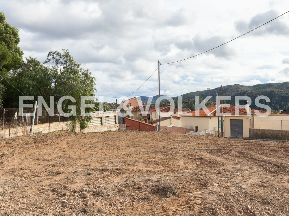 Urban plot with views in Calles