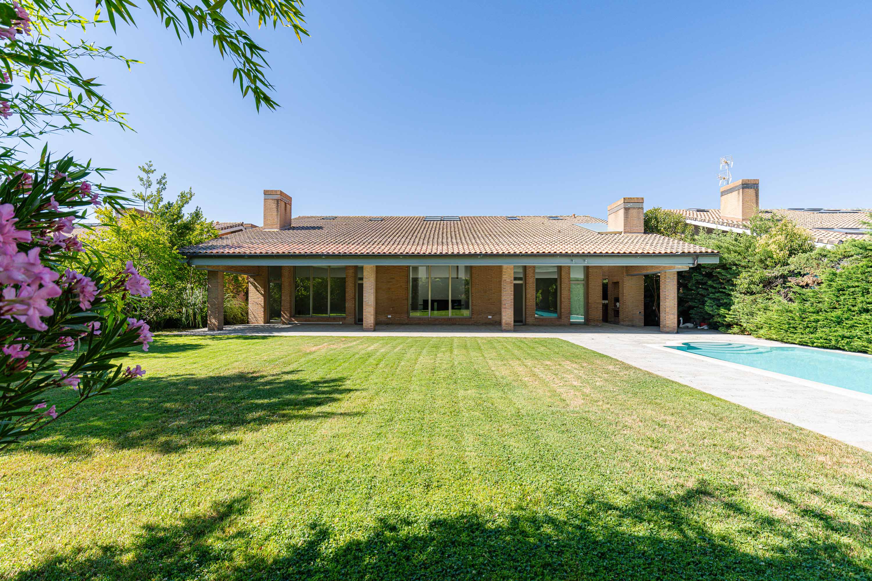 Detached villa for rent in La Finca