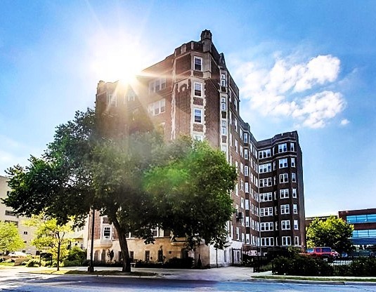 Beautifully Renovated Condo with Lake Views