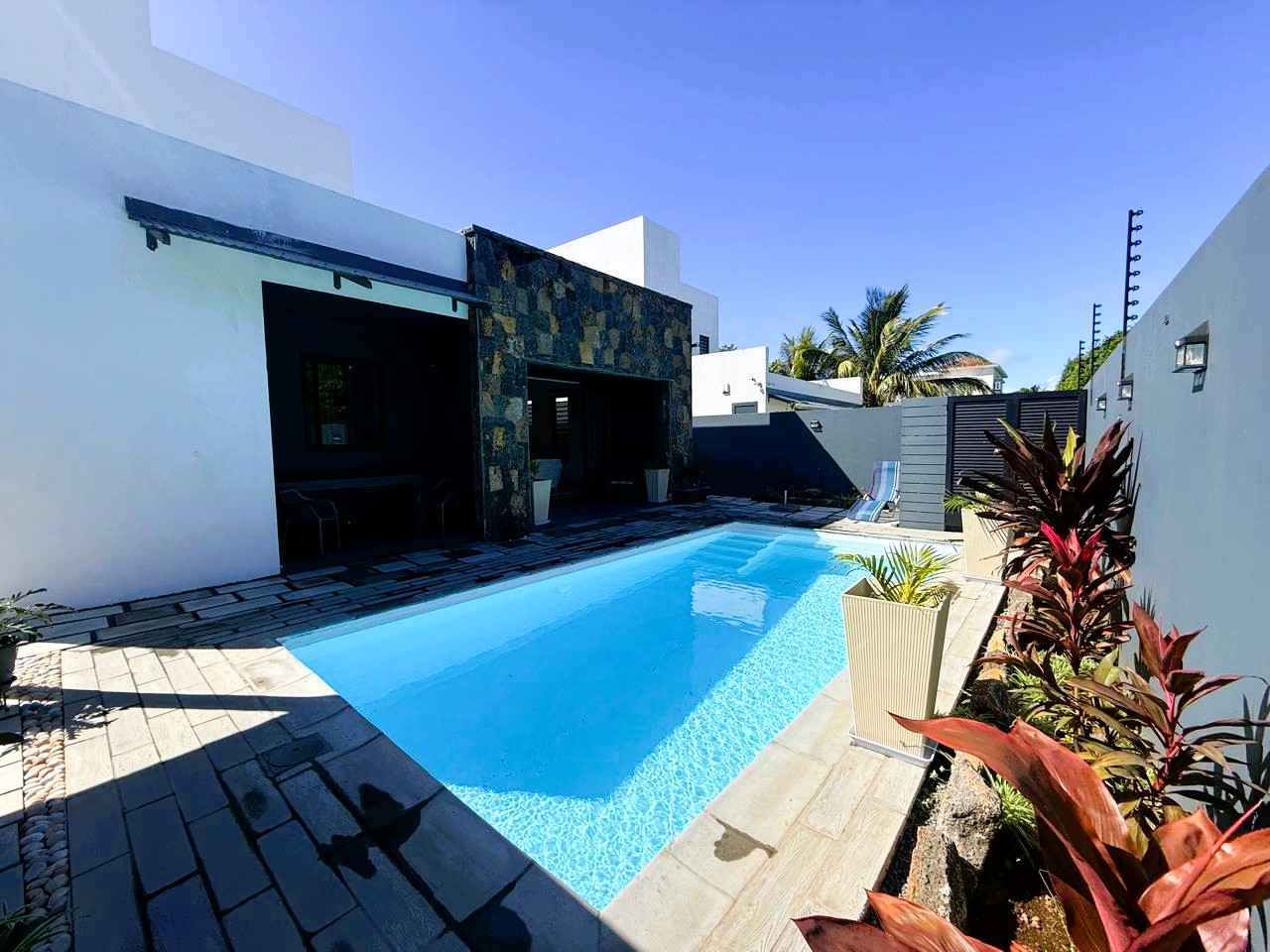 Villa de luxe, intime et confortable au cœur de Calodyne à louer