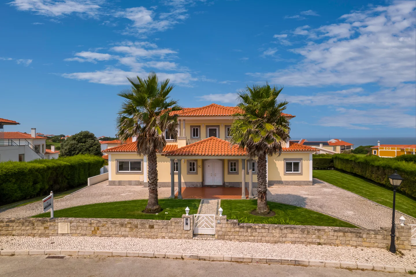 Luxurious Renovated Coastal Villa: Where Elegance and Comfort Embrace