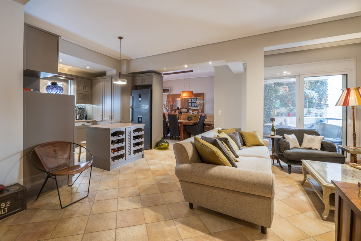 Spacious & renovated apartment in the center of Nea Ionia