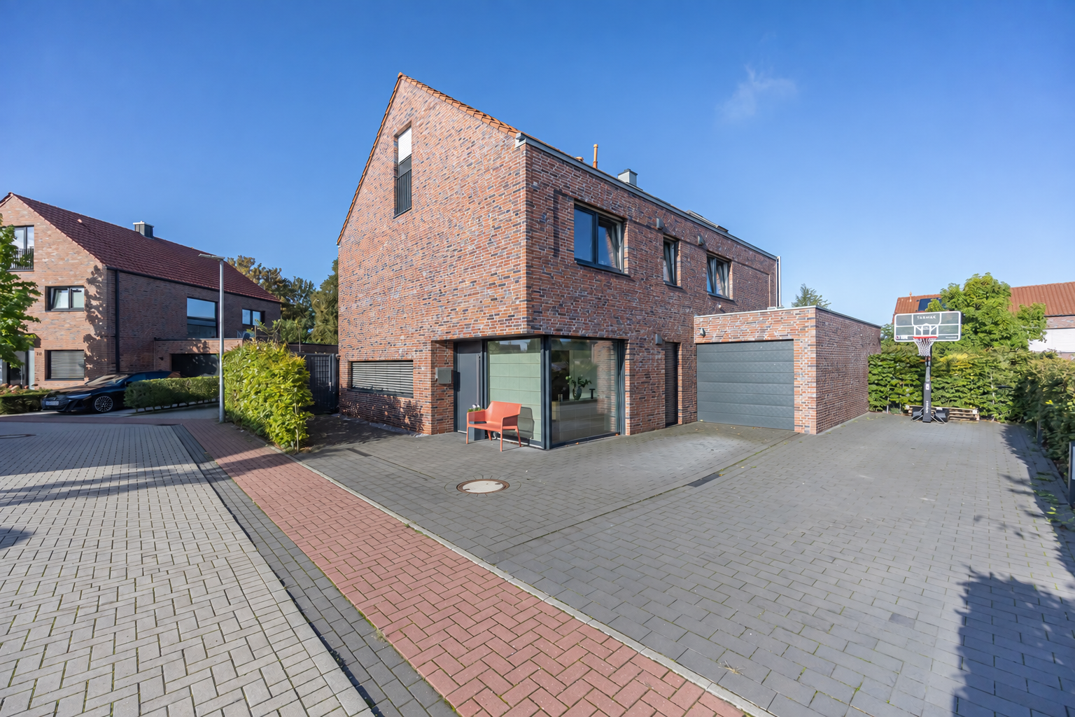 Stilvolles Wohnhaus mit außergewöhnlichem Platzangebot in Coesfeld [AI-modified]