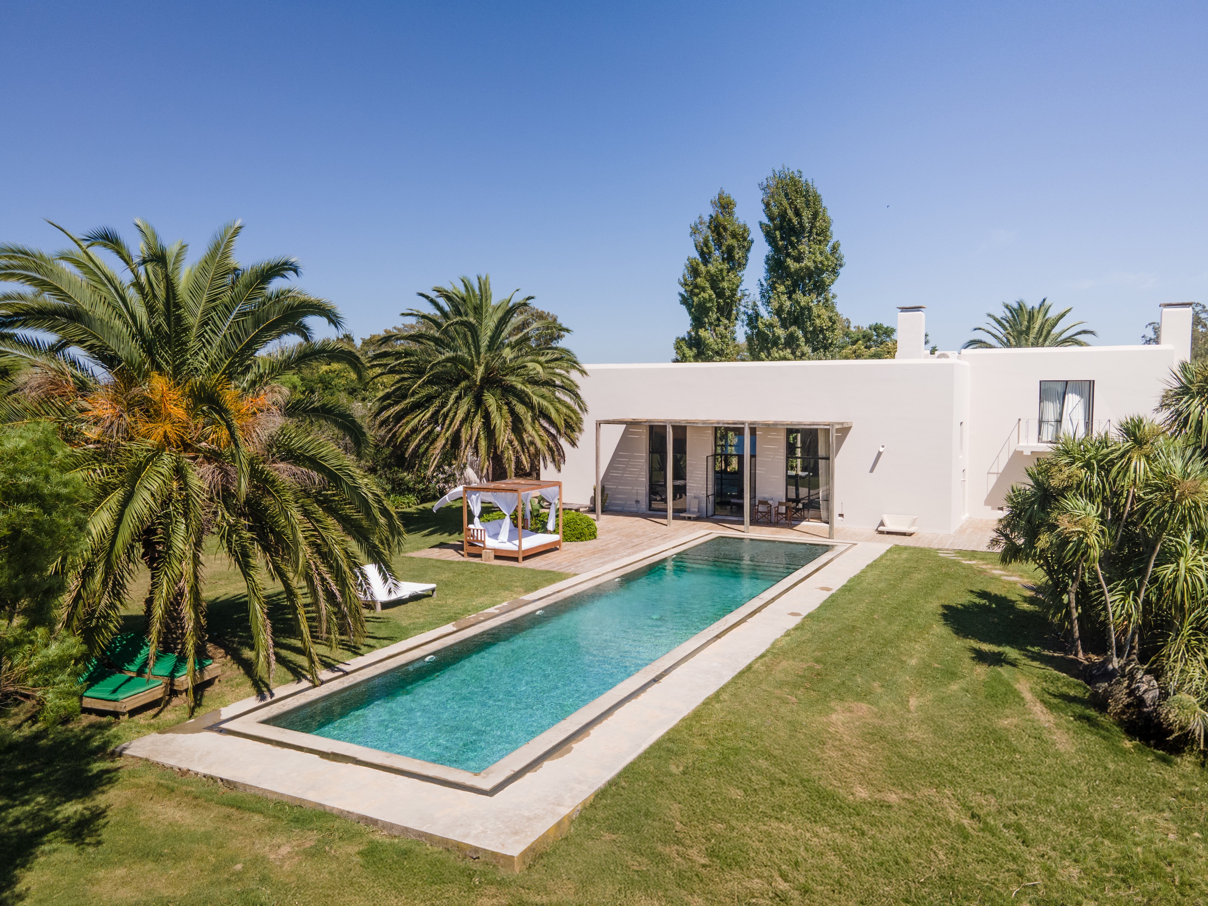 Luxurious Estate in Pueblo Garzón – Style, Comfort, and Pure Nature