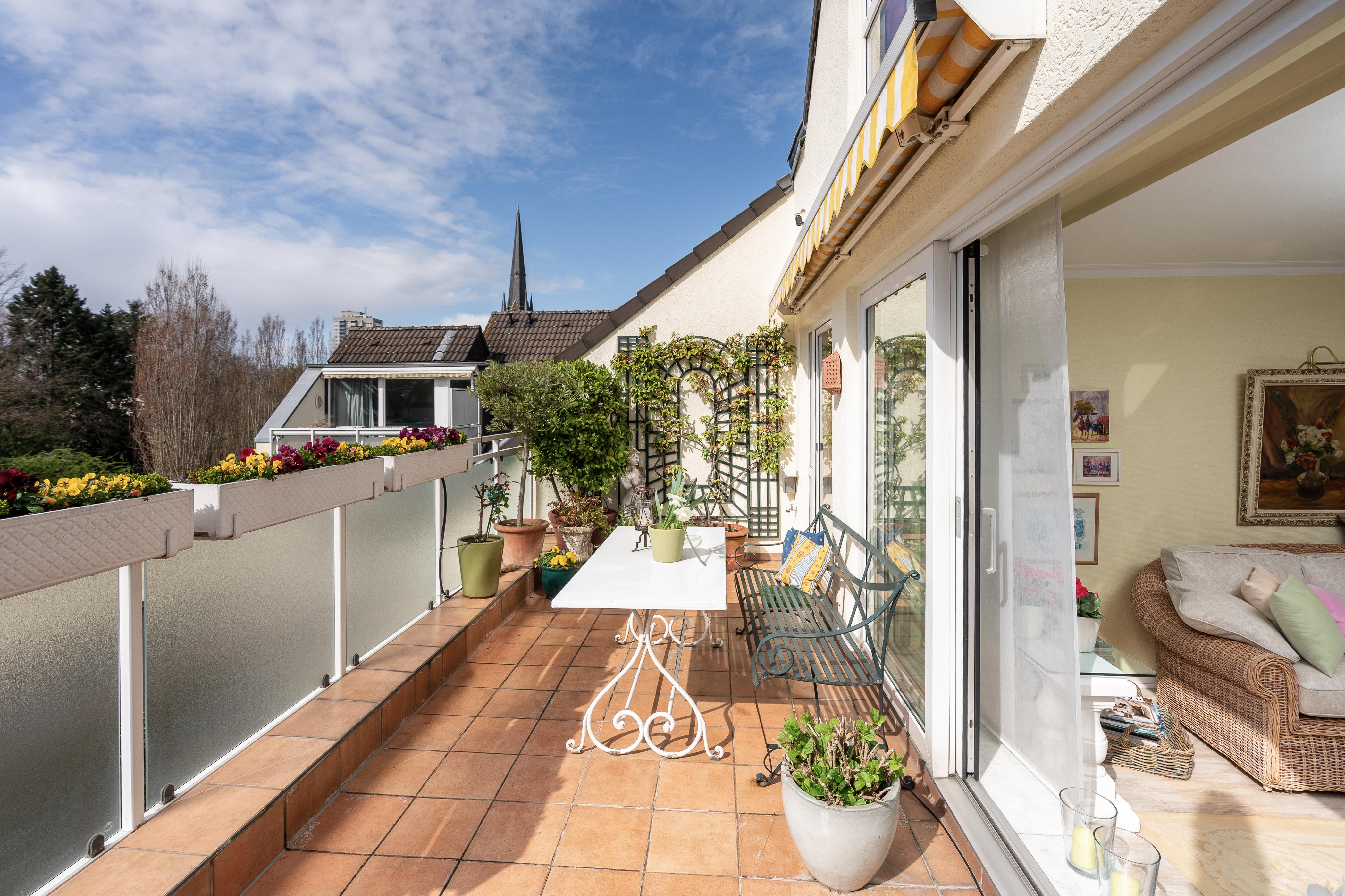 Kapitalanleger - Maisonettewohnung mit traumhafter Dachterrasse in Bayenthal