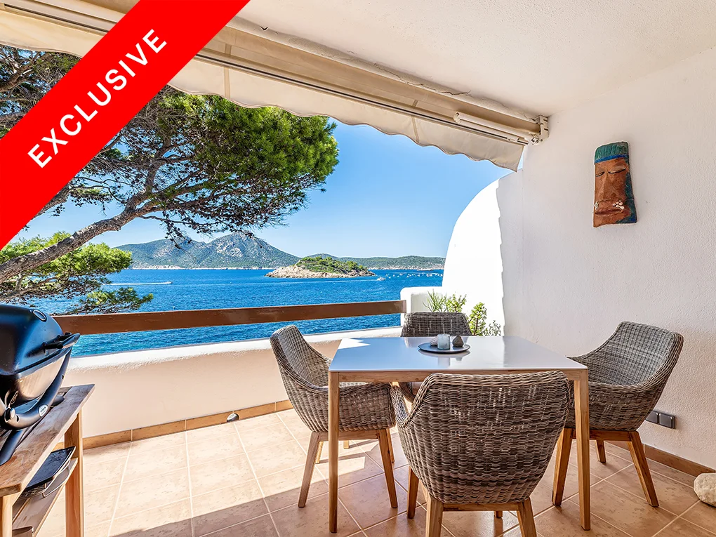 Frontline apartment with beautiful views & sea access