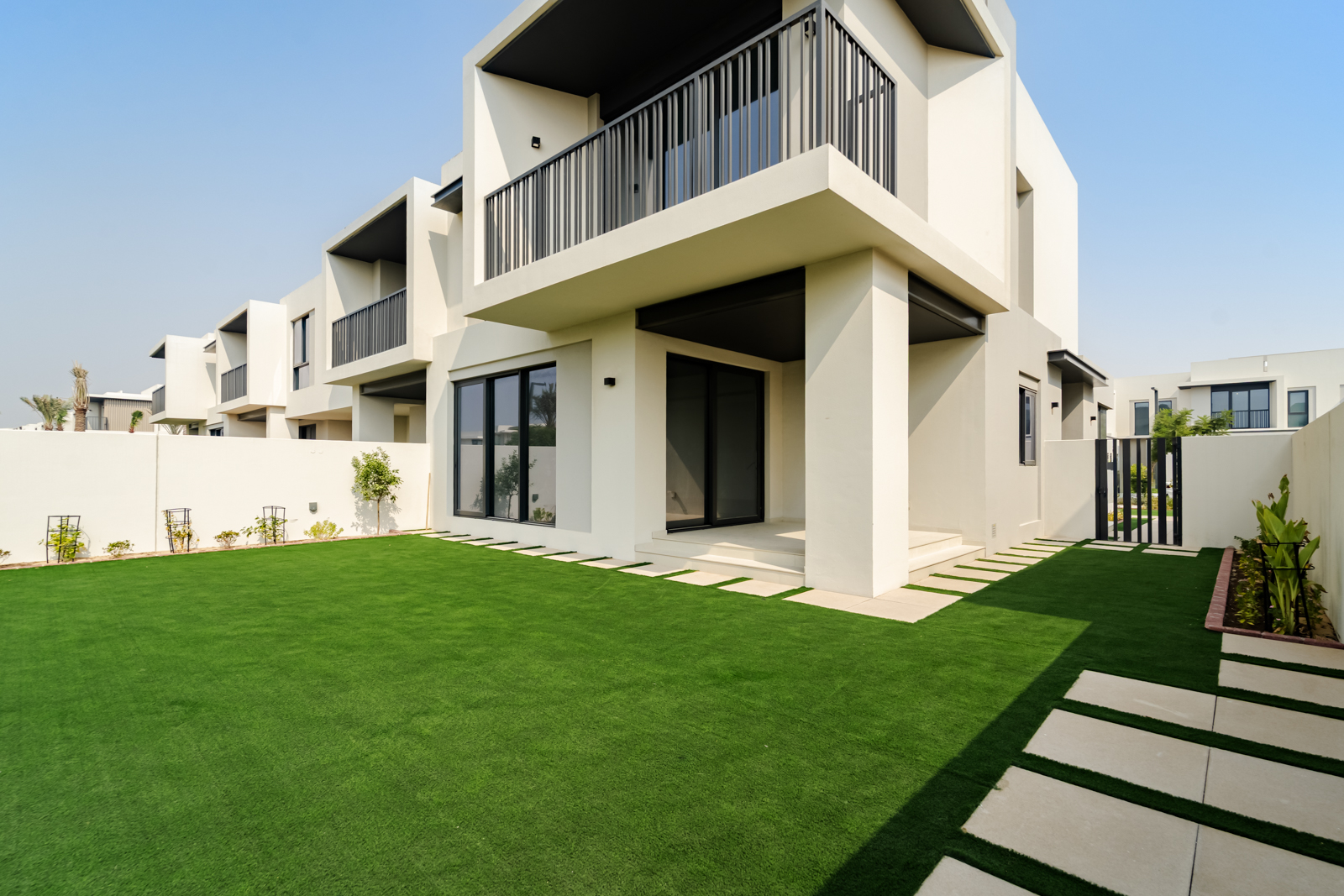 Corner Unit | Single Row | Landscaped